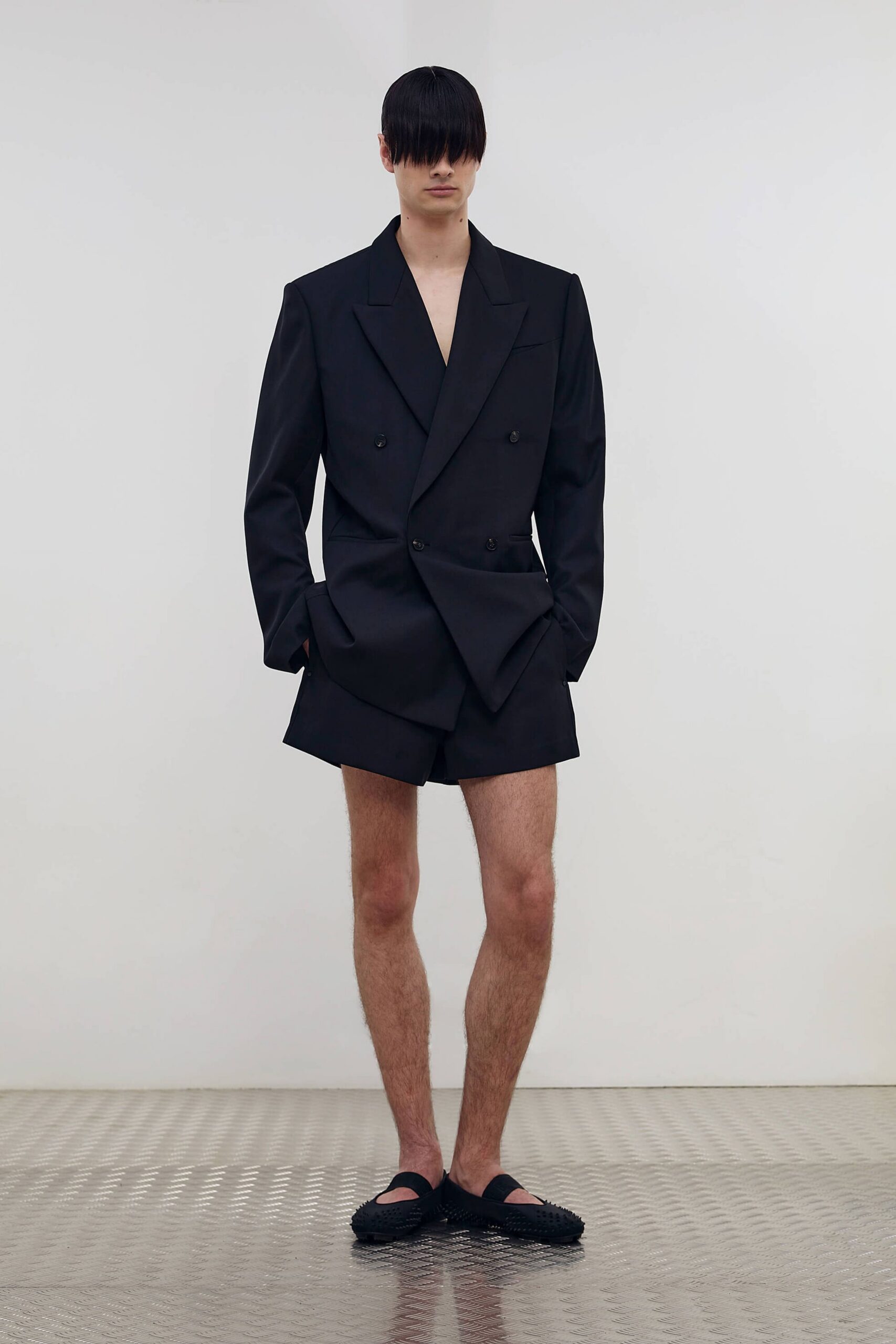 black wool tailored straight-leg short shorts