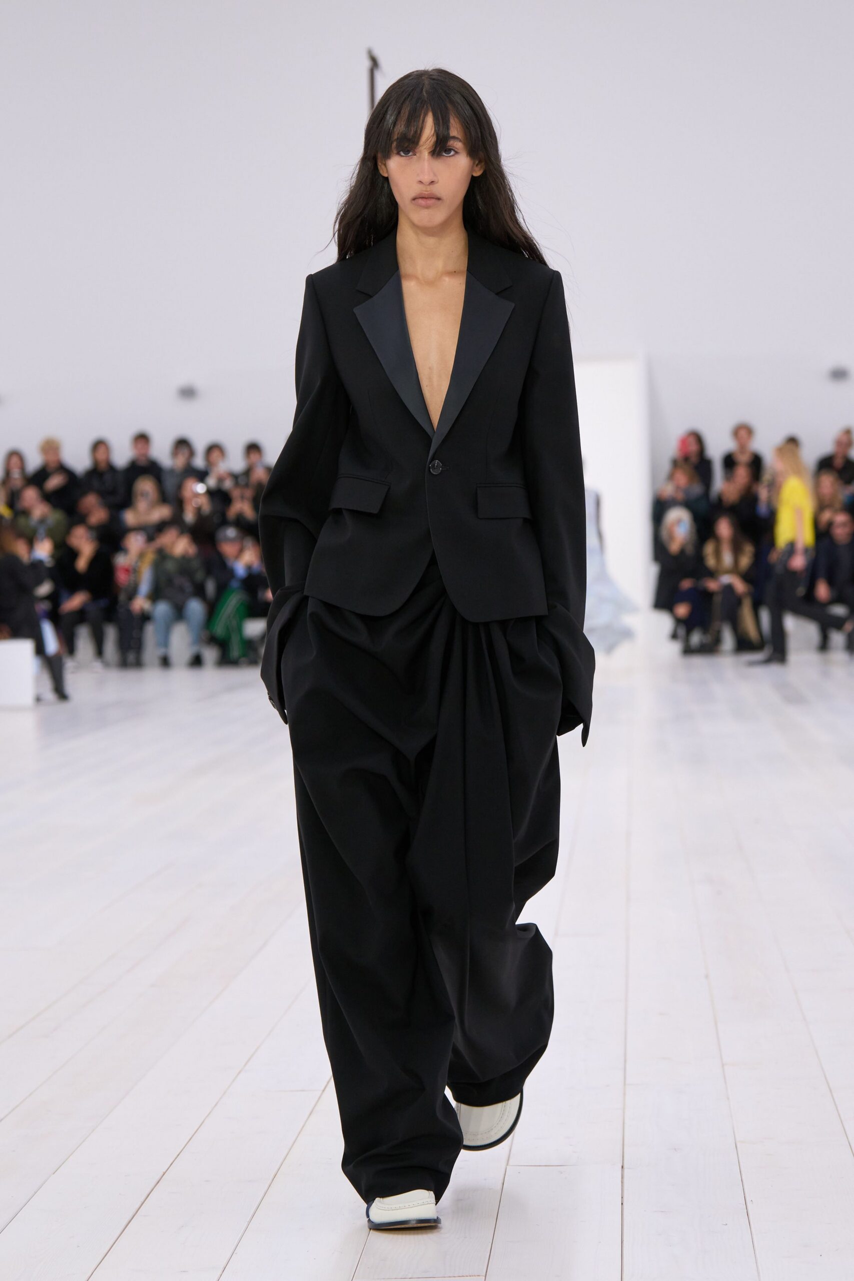 black long-sleeve v-neck relaxed buttoned suit