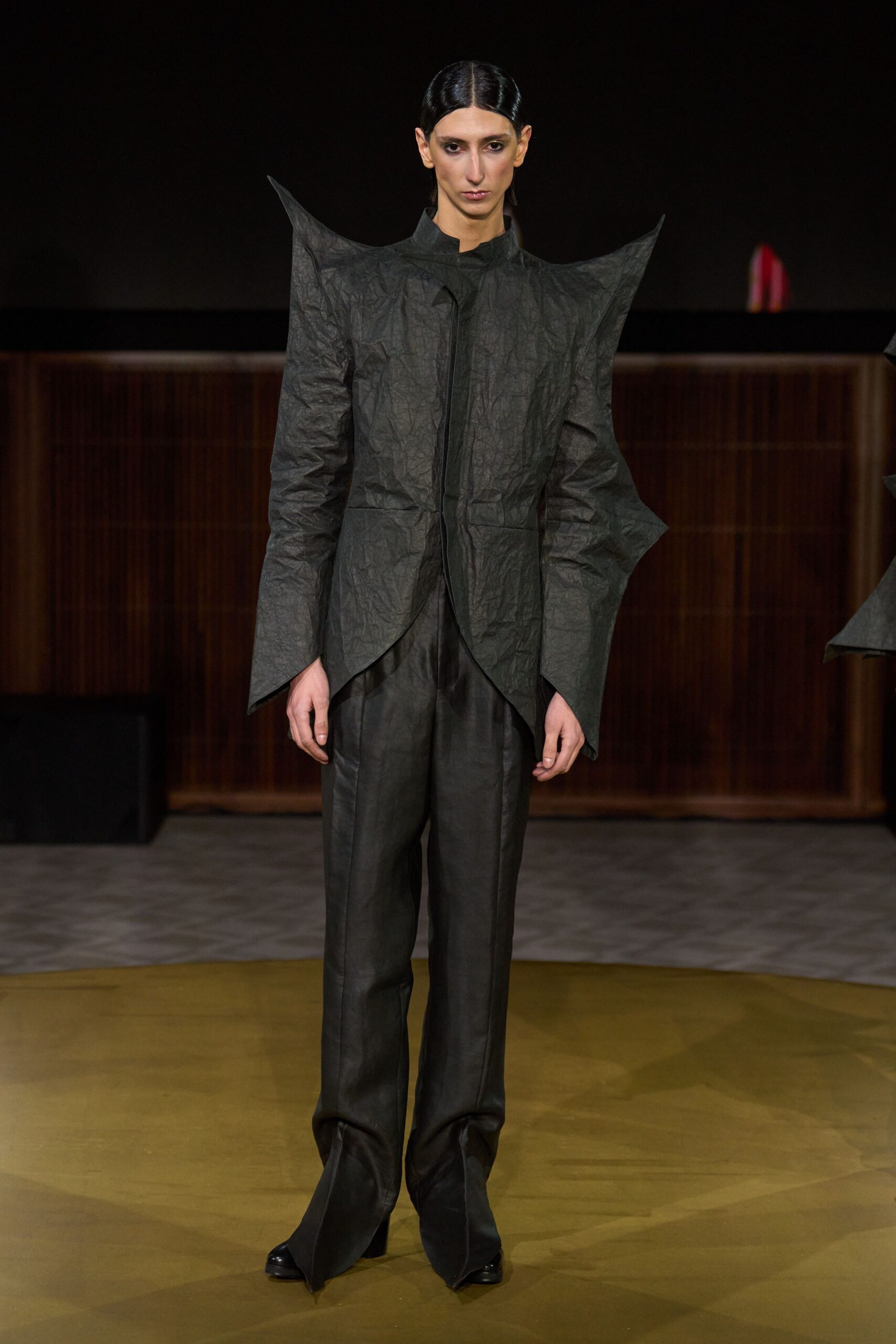 black cotton long-sleeve collared structured pleated jacket