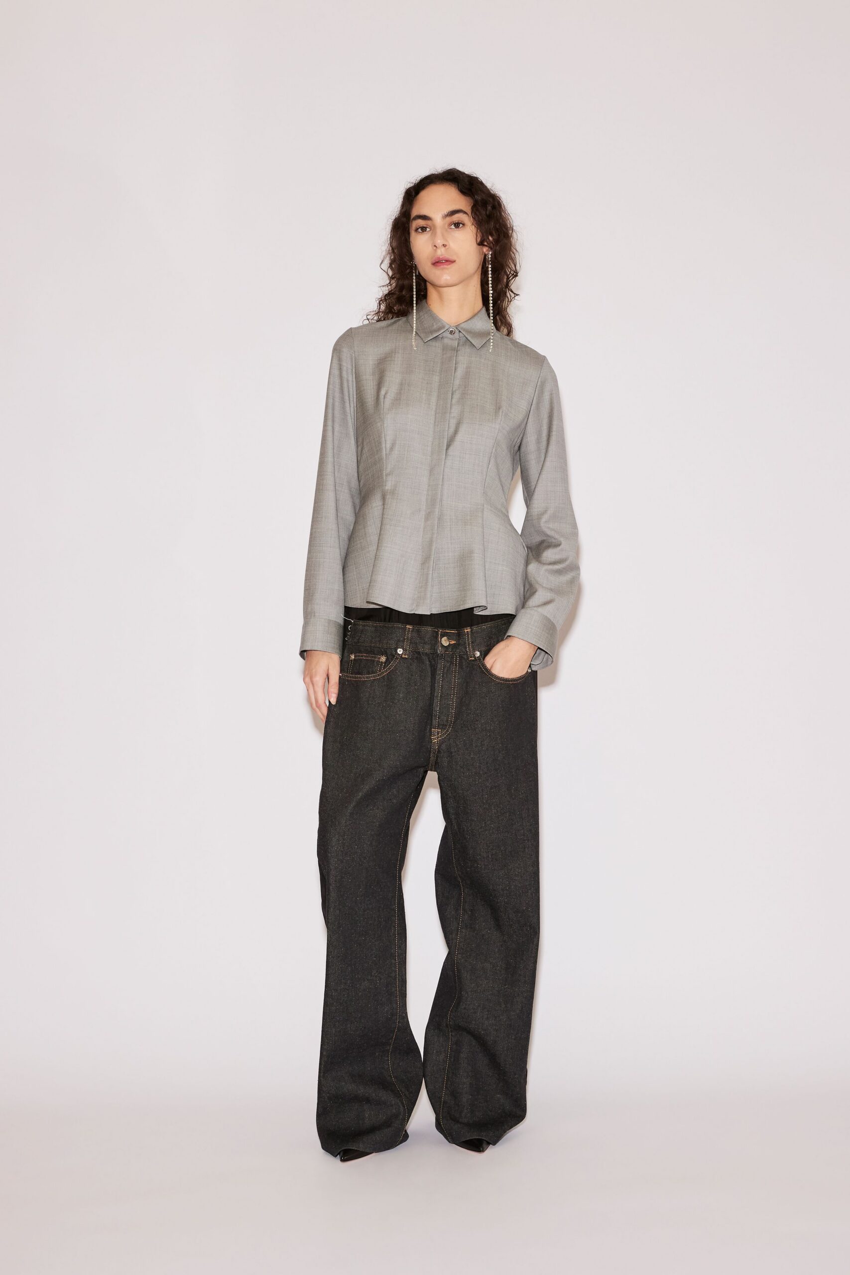 gray cotton long-sleeve collared fitted buttoned shirt
