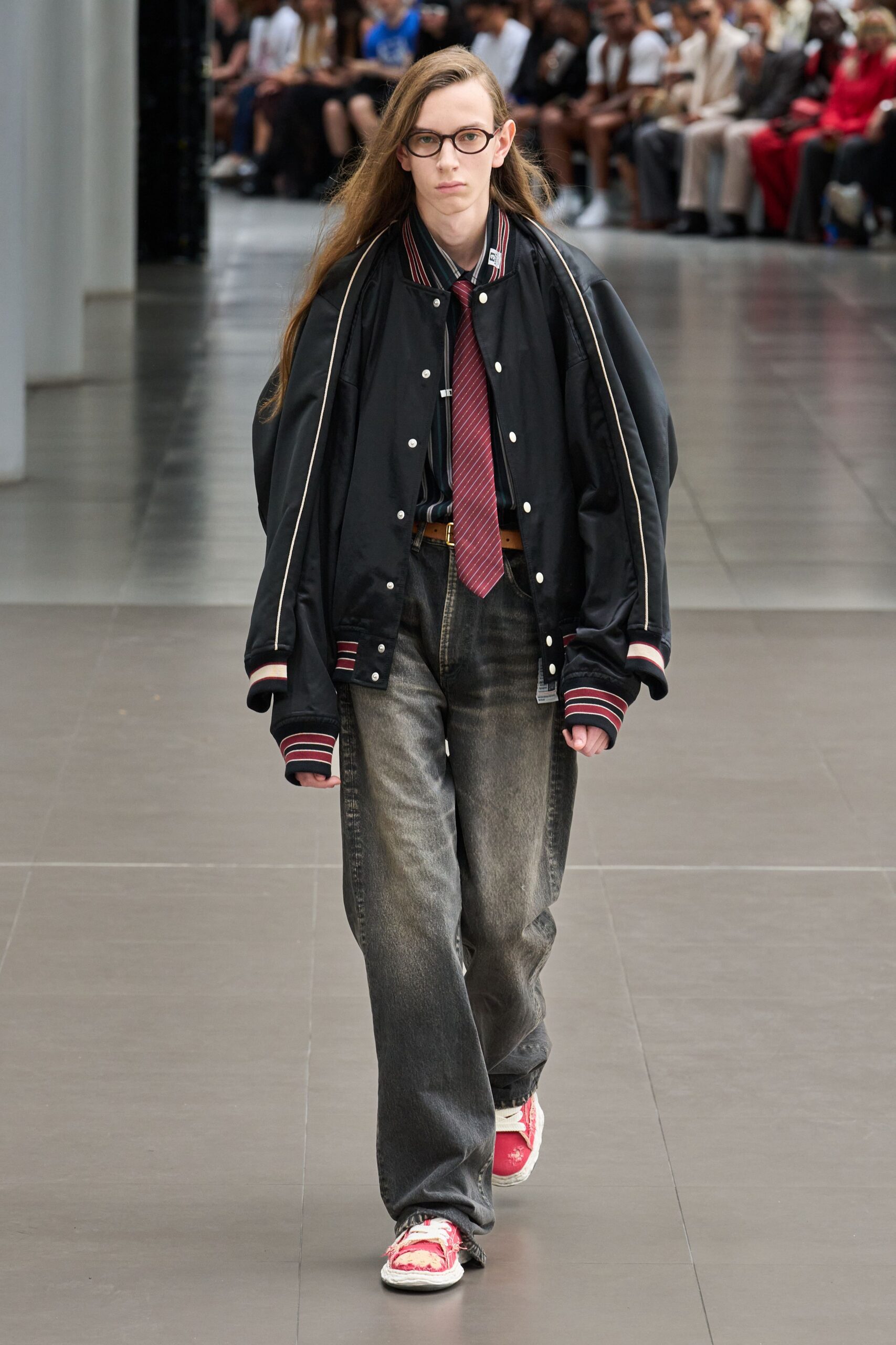 oversized black jacket with gray pants