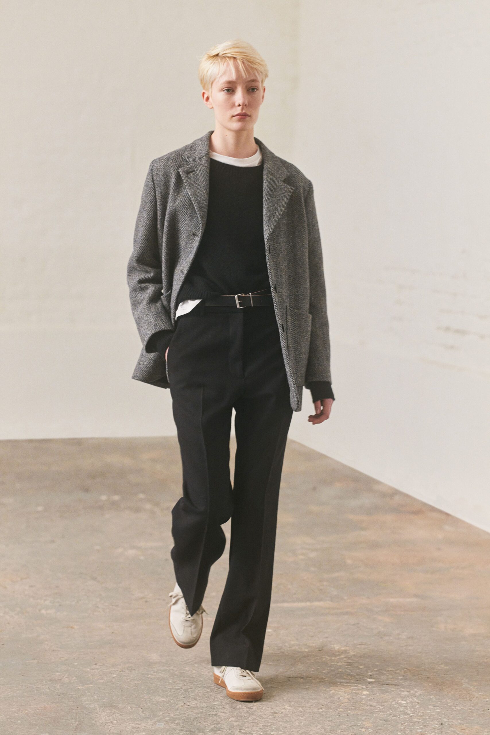 gray wool long-sleeve collared structured buttoned jacket