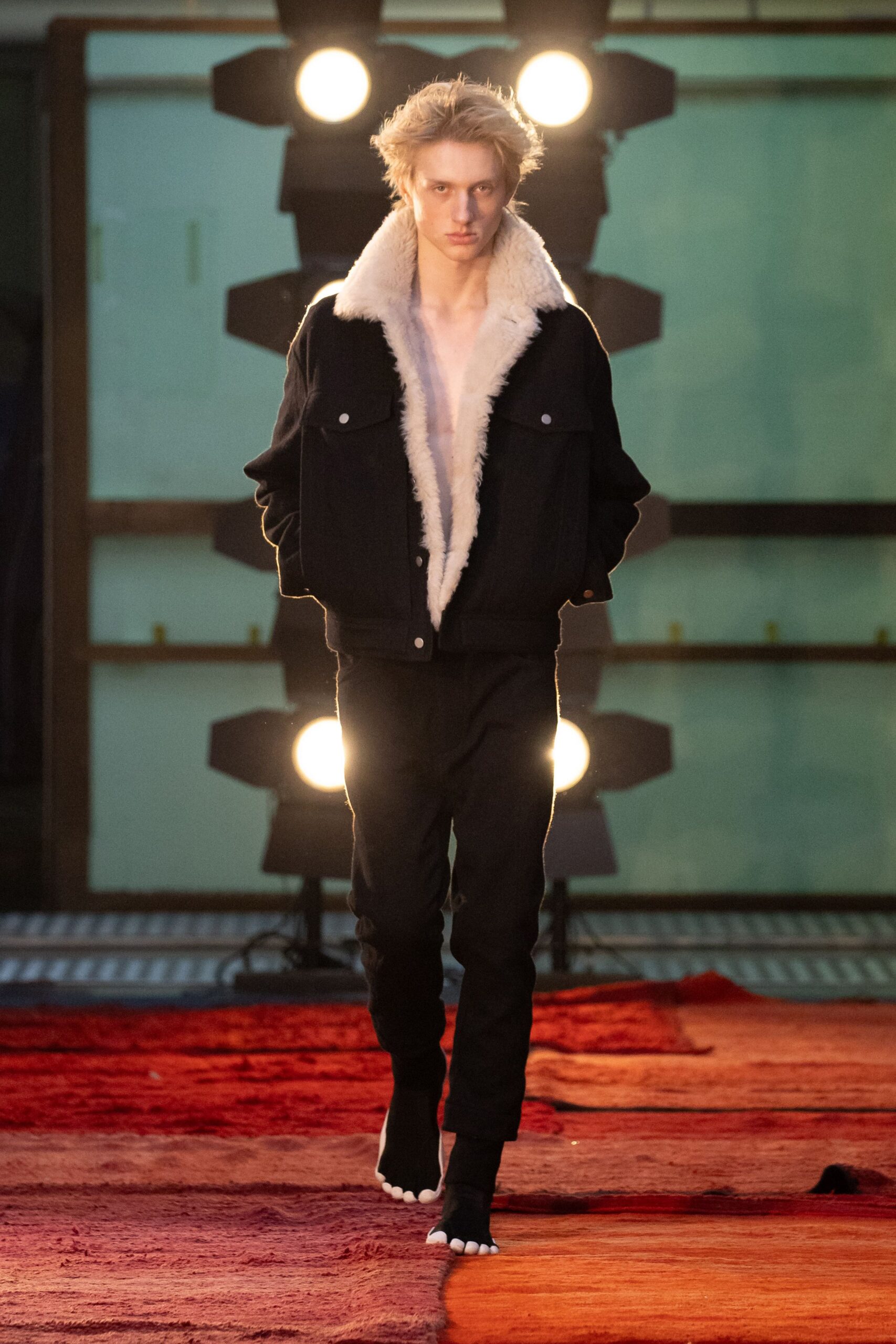 black fitted jacket and pants