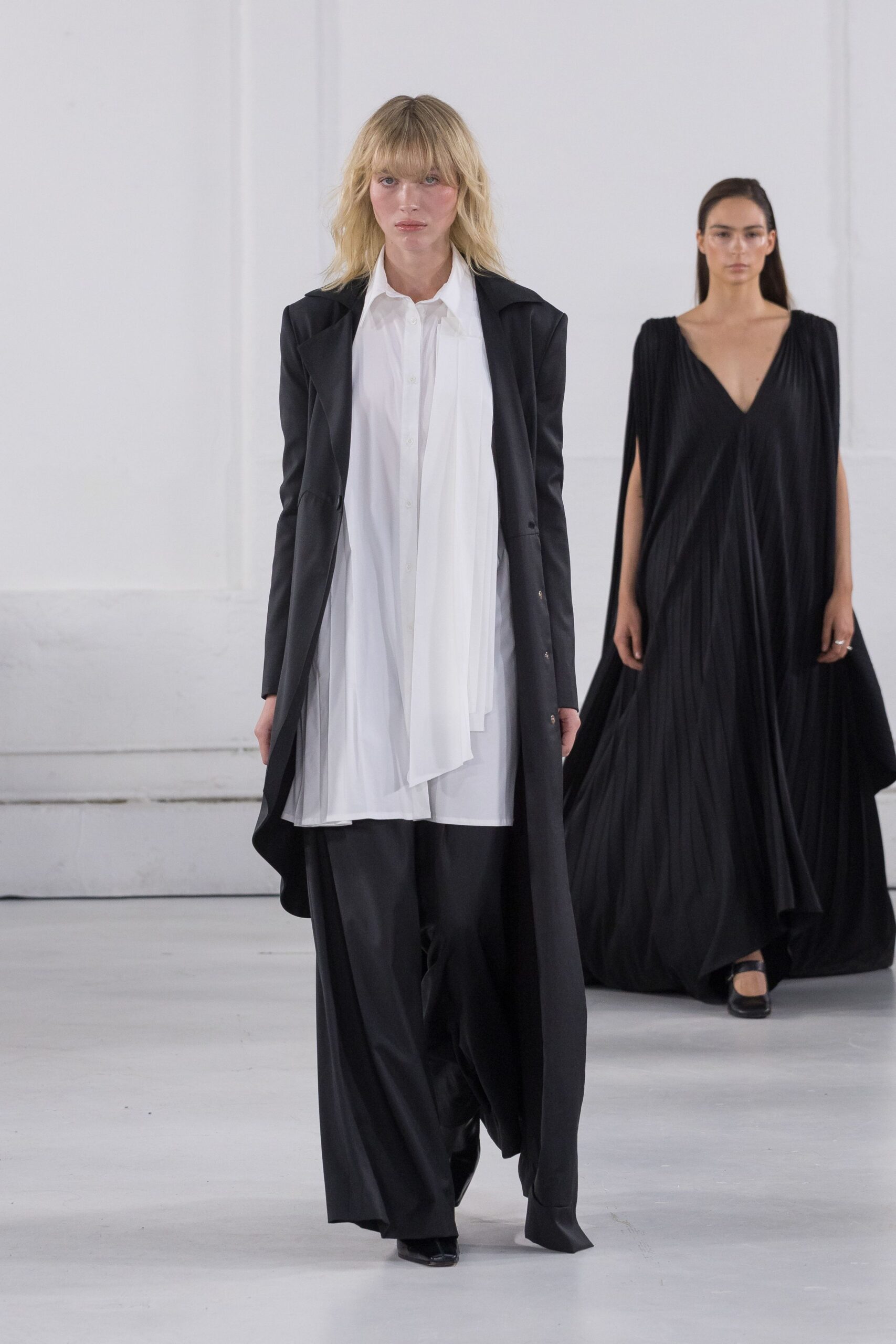 black wool long-sleeve collared tailored buttoned coat