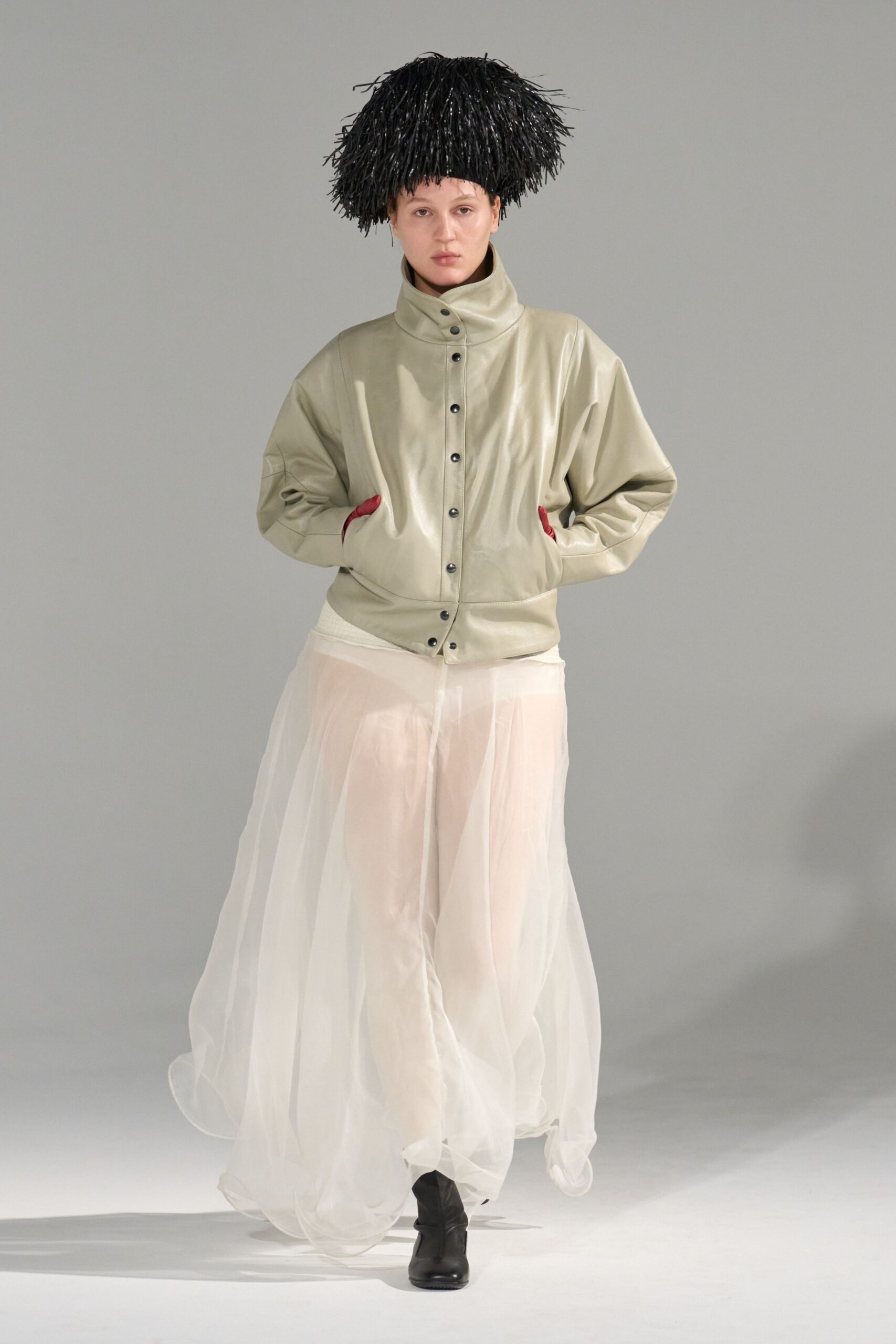 green cotton long-sleeve collared relaxed buttoned jacket