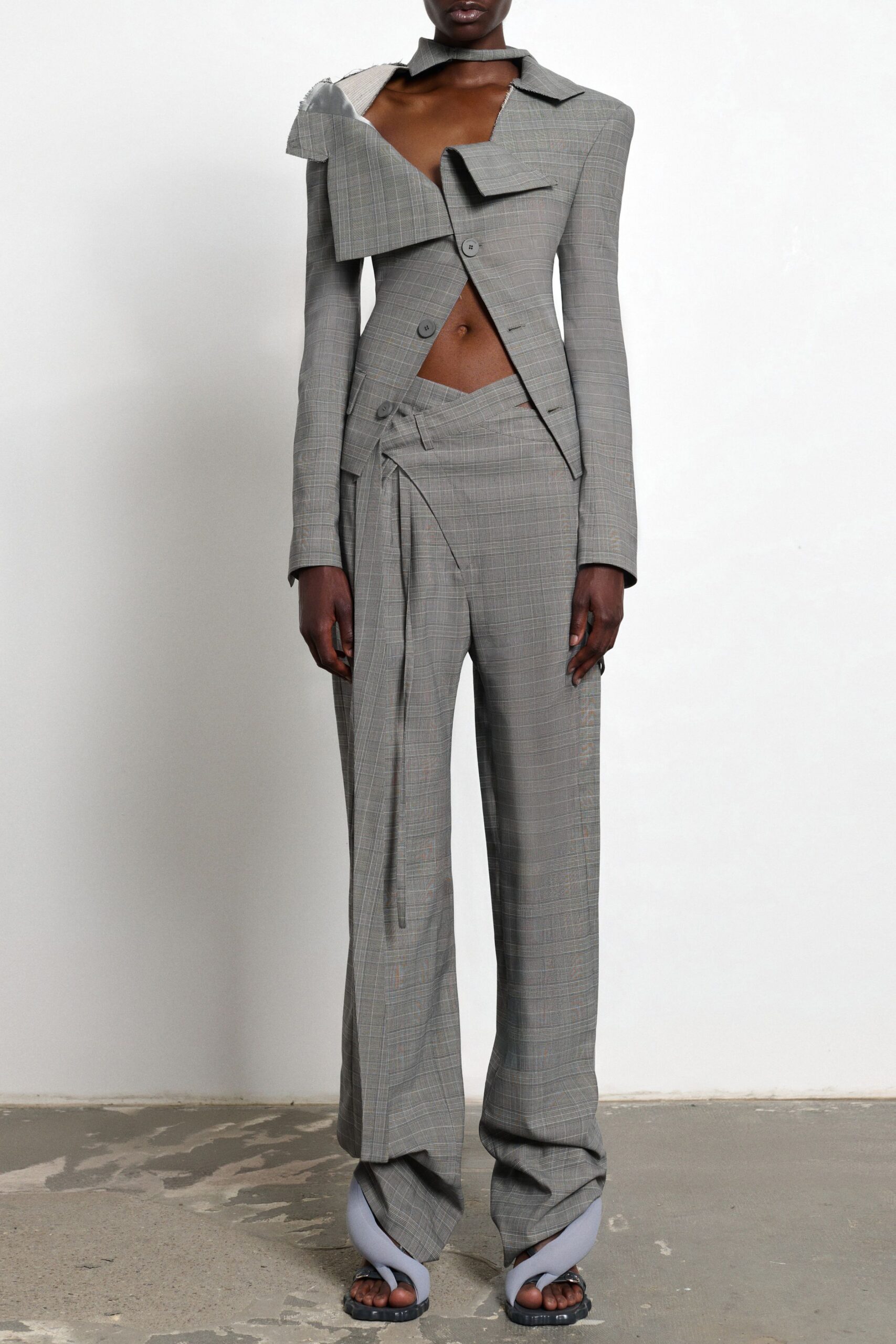 gray cotton long-sleeve collared tailored buttoned blazer