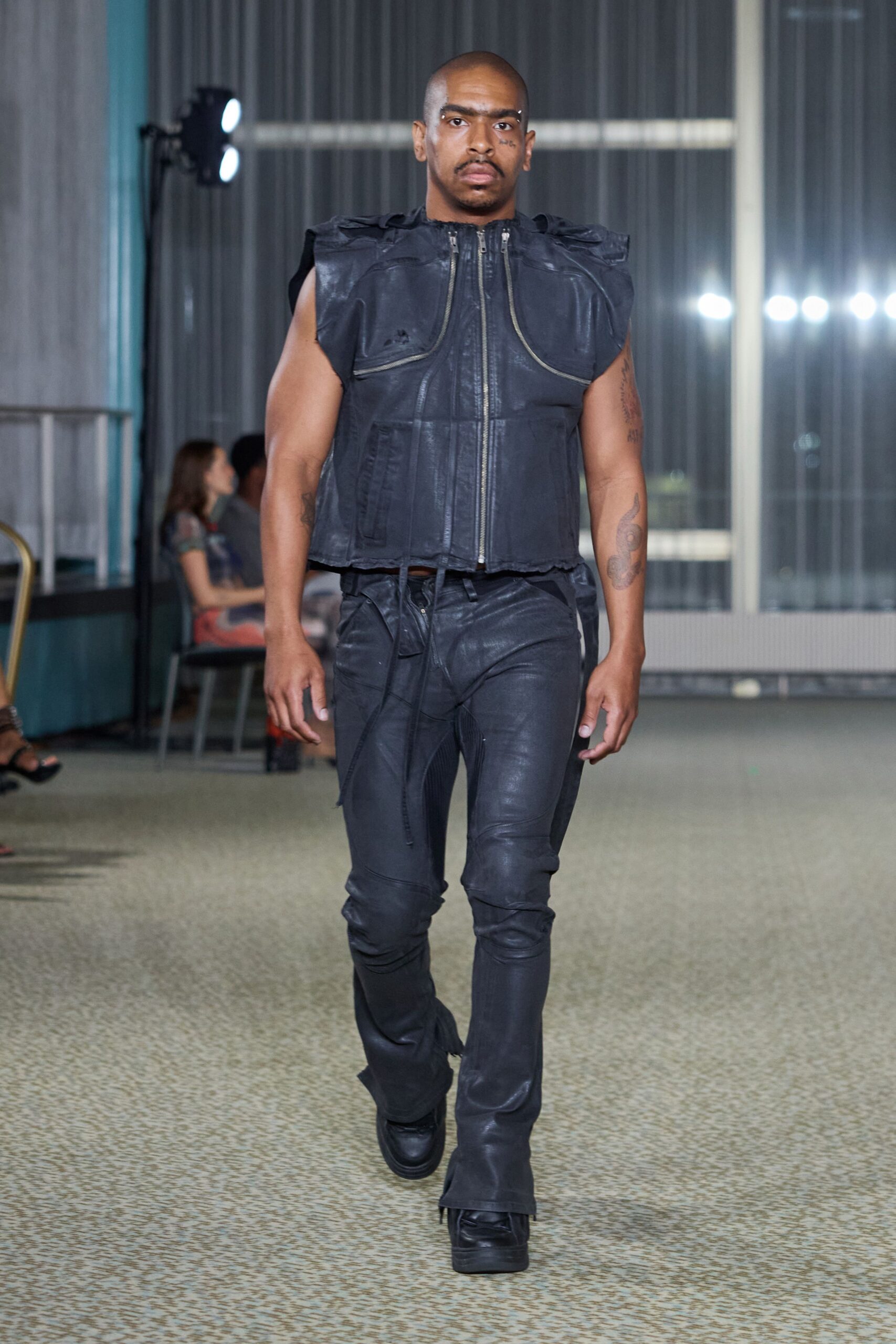 black leather sleeveless fitted zippered vest