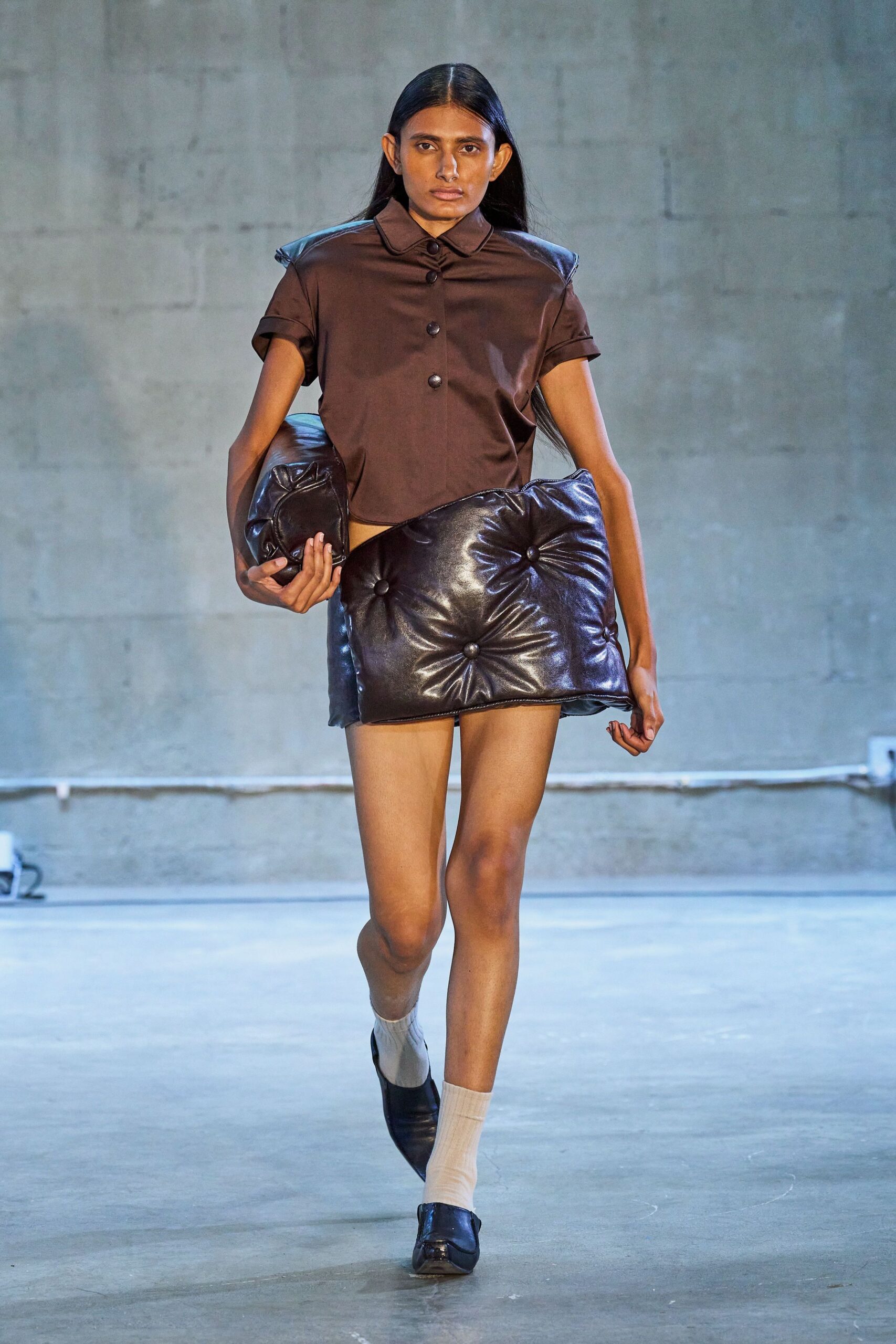 brown cotton short-sleeve collared fitted buttoned shirt