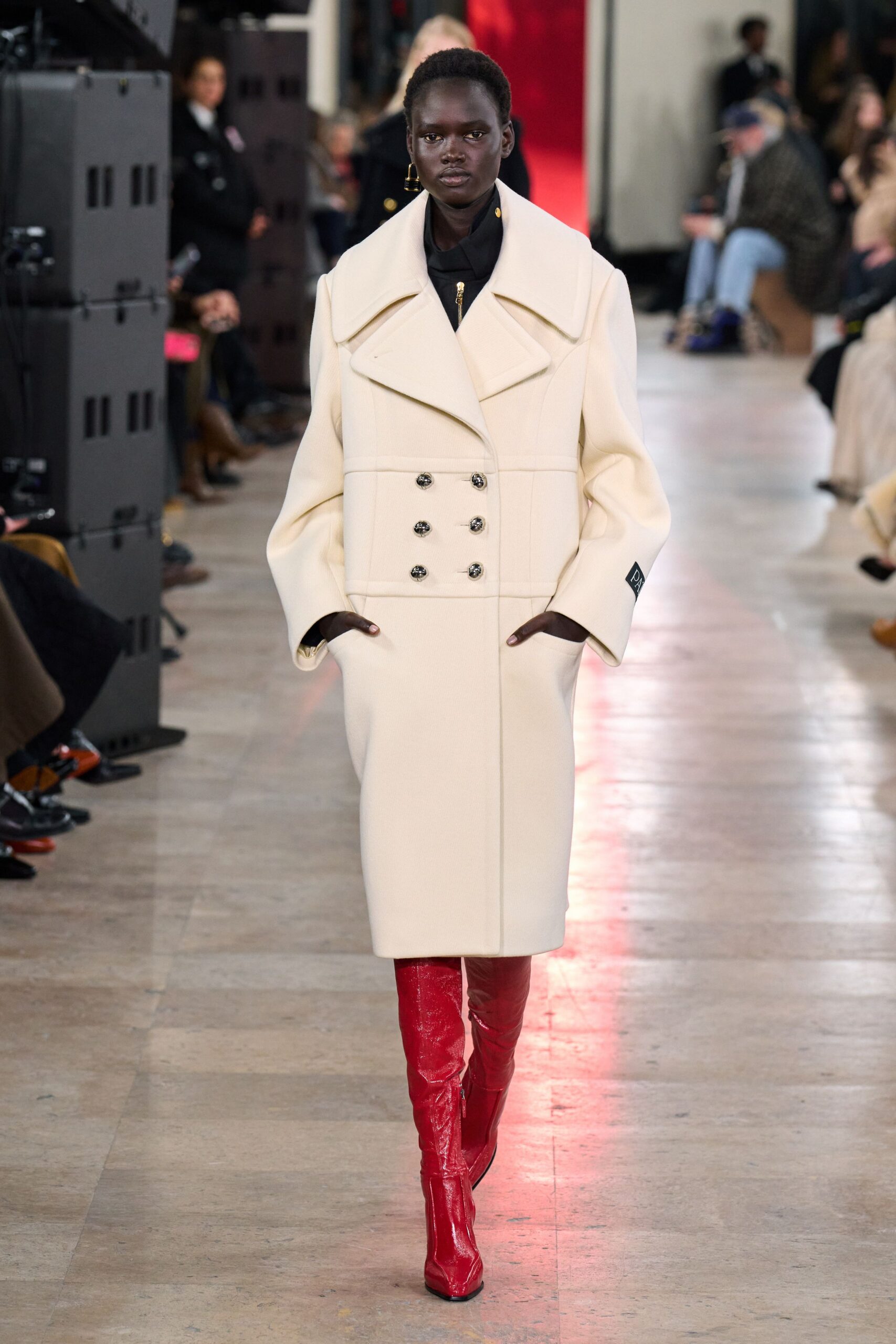 white wool long-sleeve collared structured coat