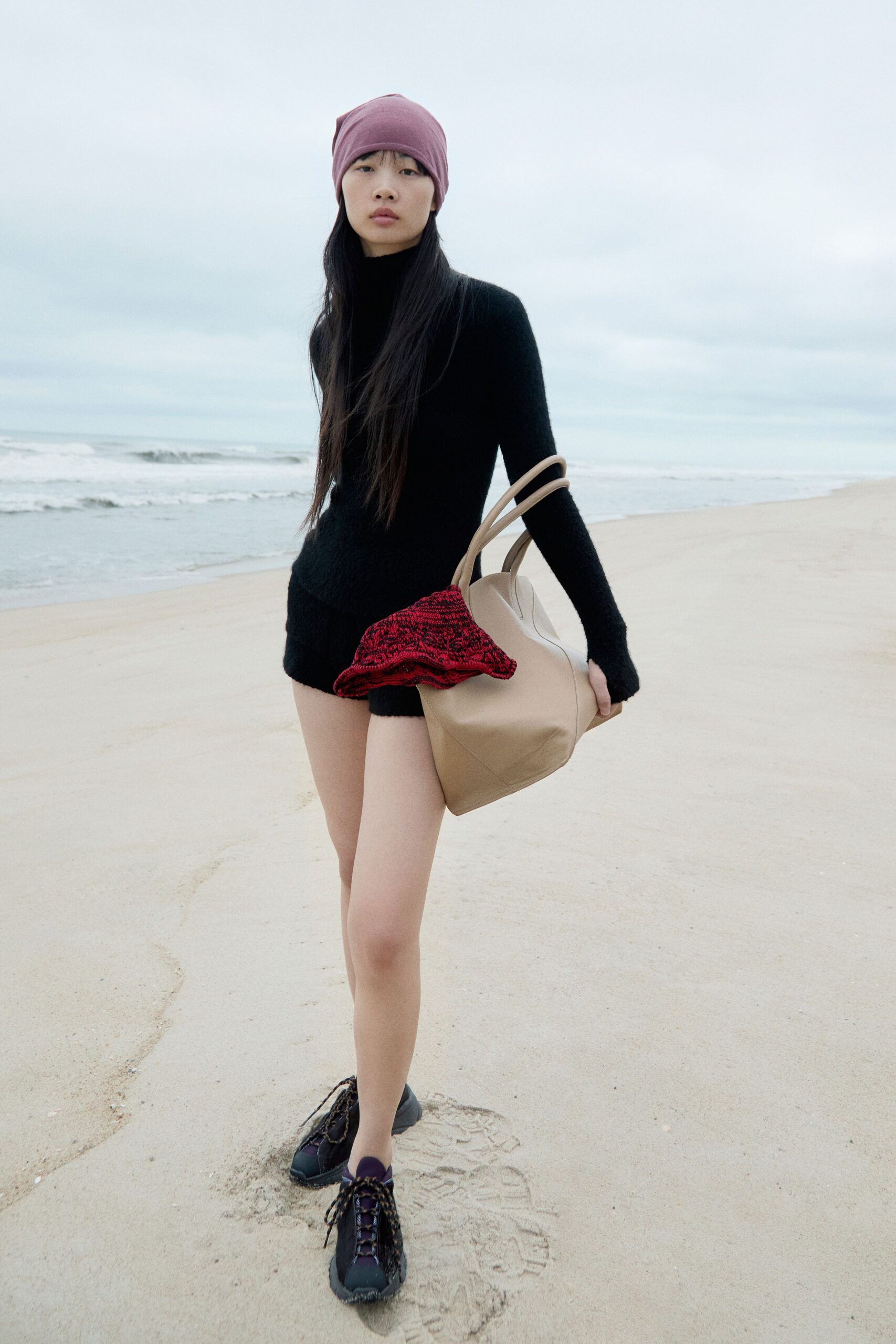 black wool fitted short shorts