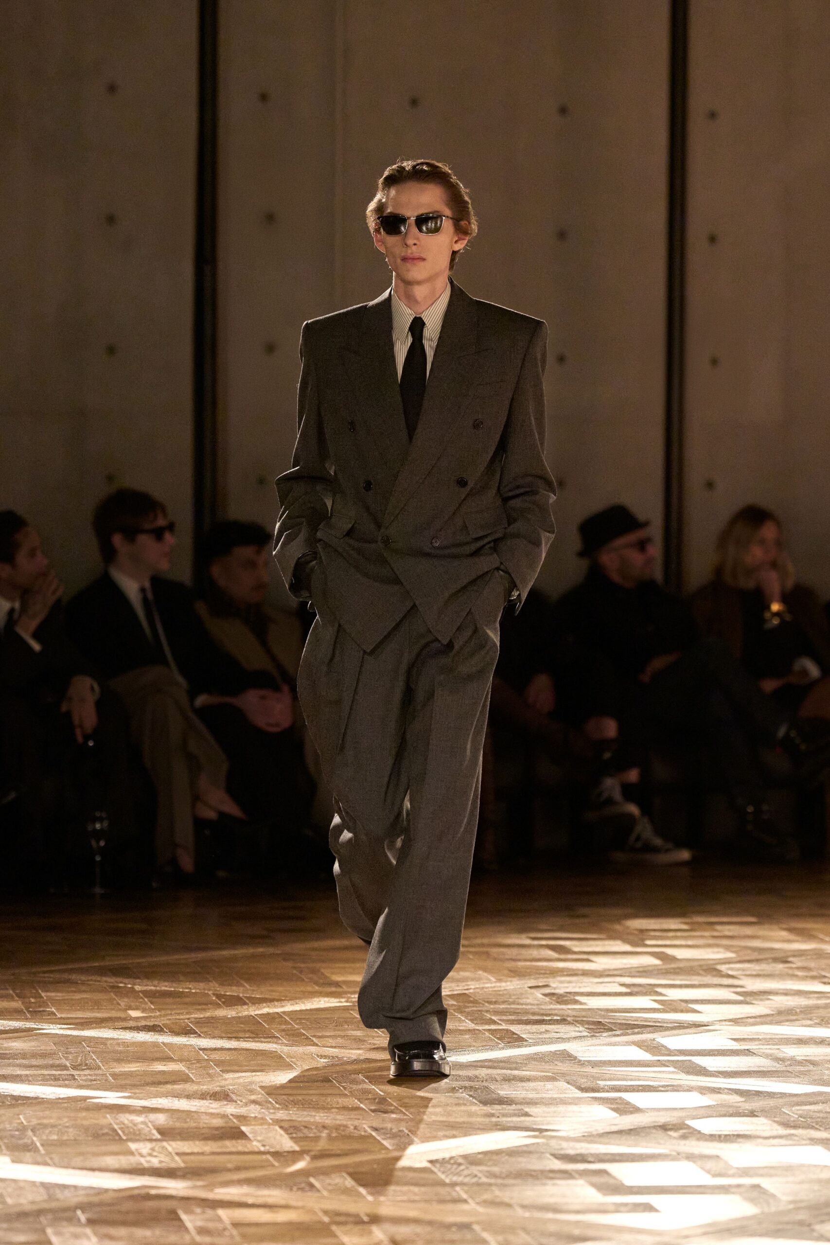 gray wool long-sleeve collared tailored pleated suit