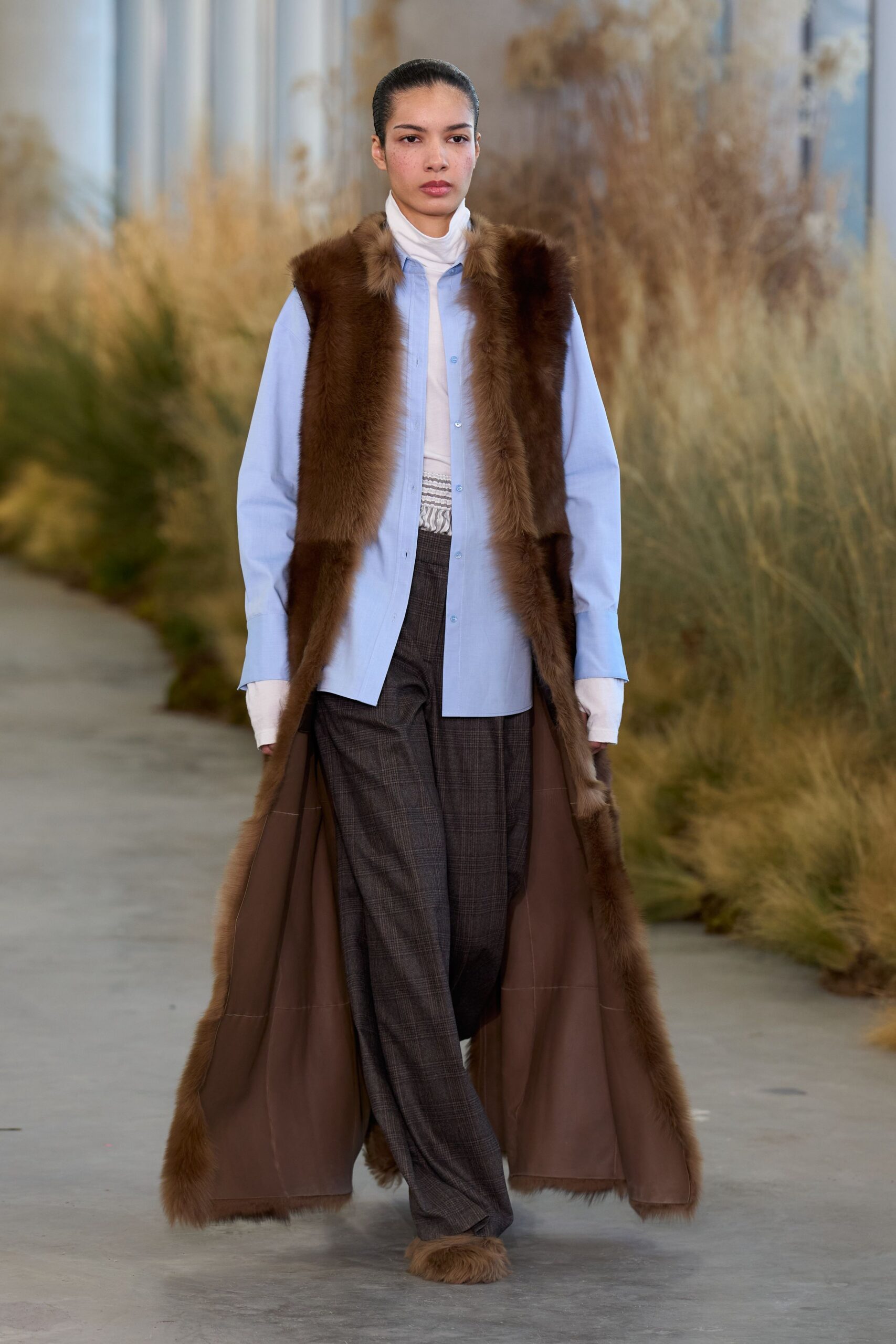 brown fur fitted shoes