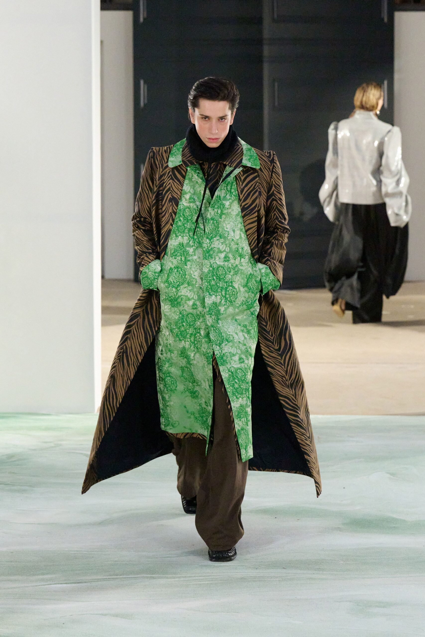 brown silk long-sleeve collared relaxed printed coat
