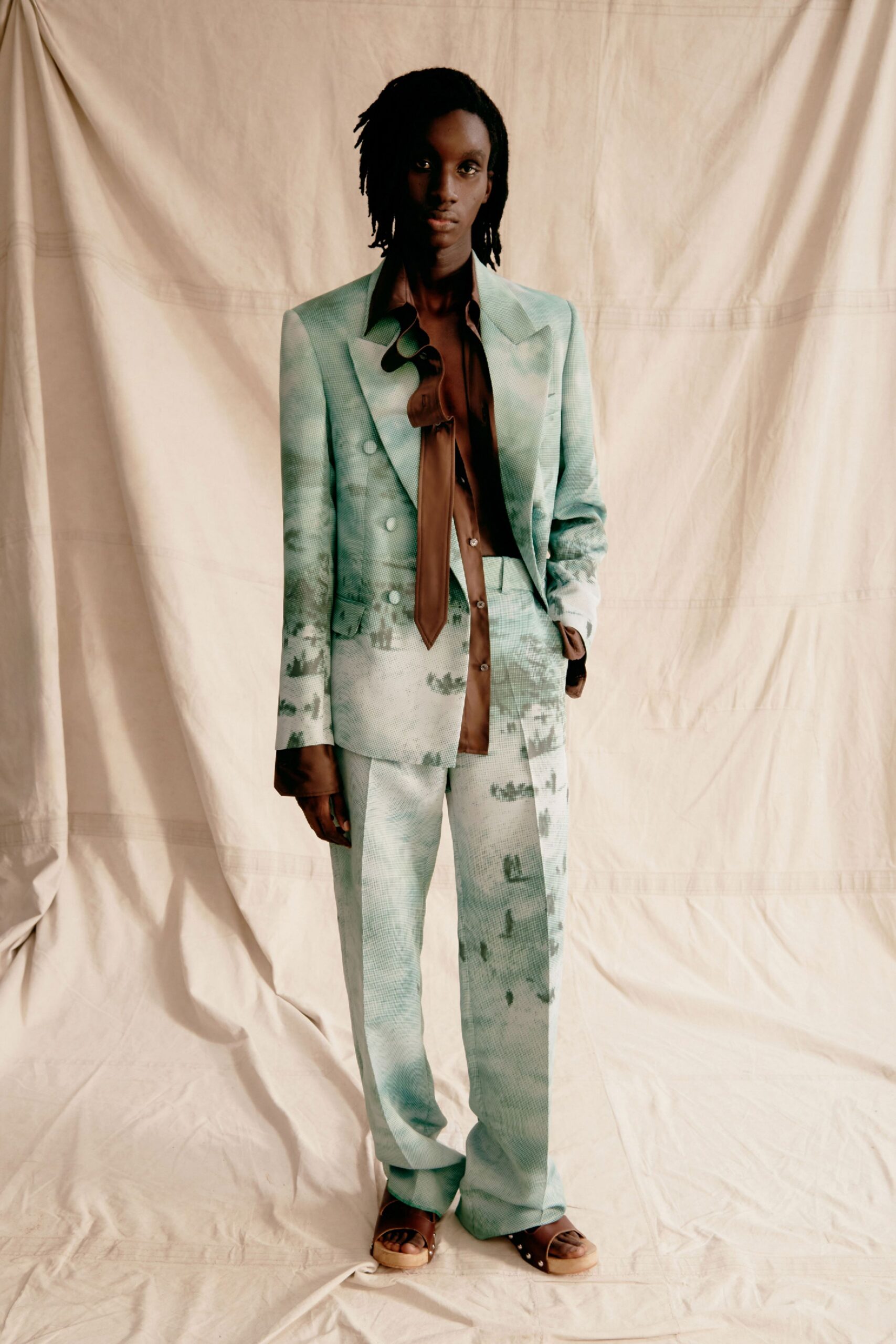 green silk long-sleeve collared tailored printed buttoned suit