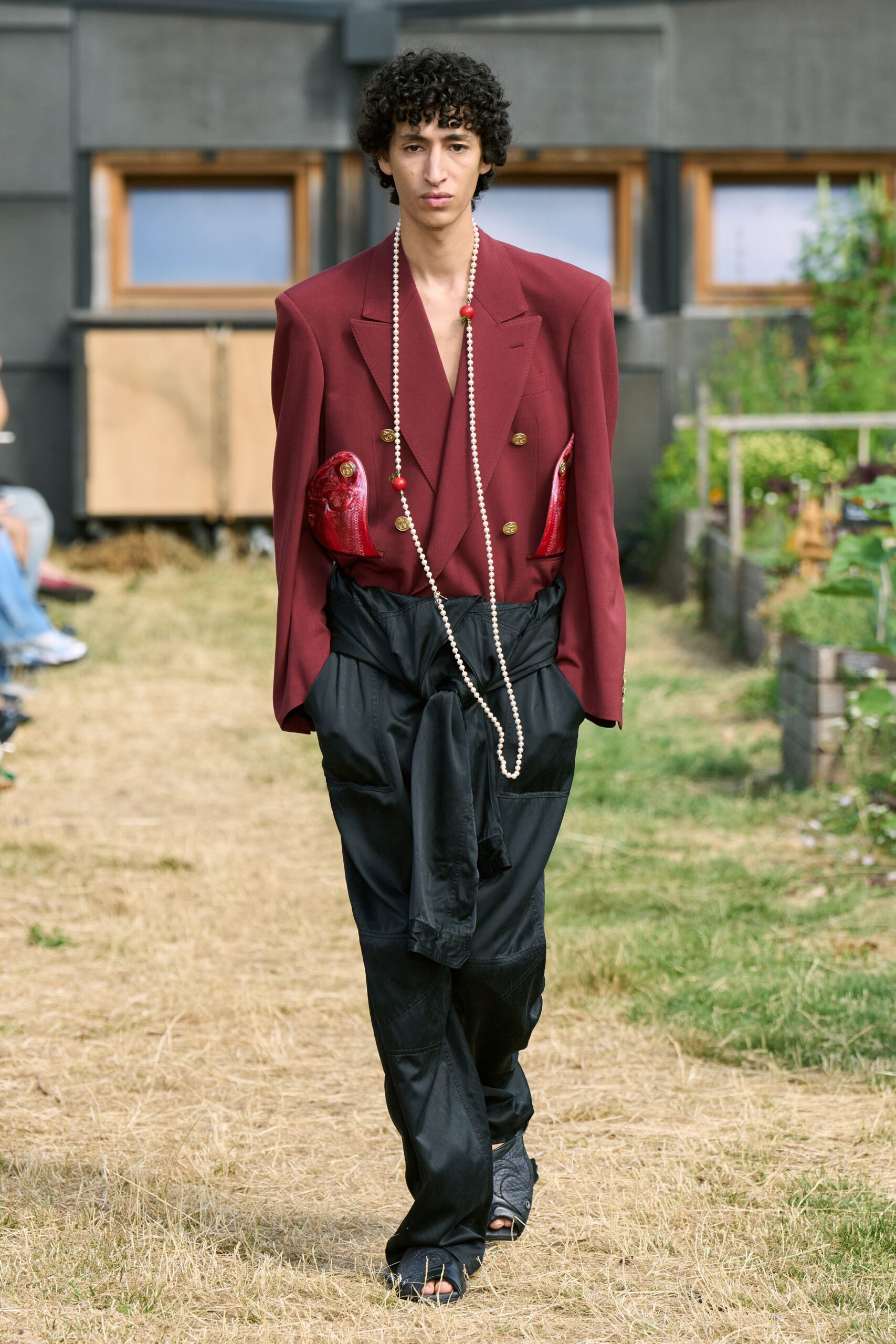 red wool long-sleeve collared tailored pockets blazer