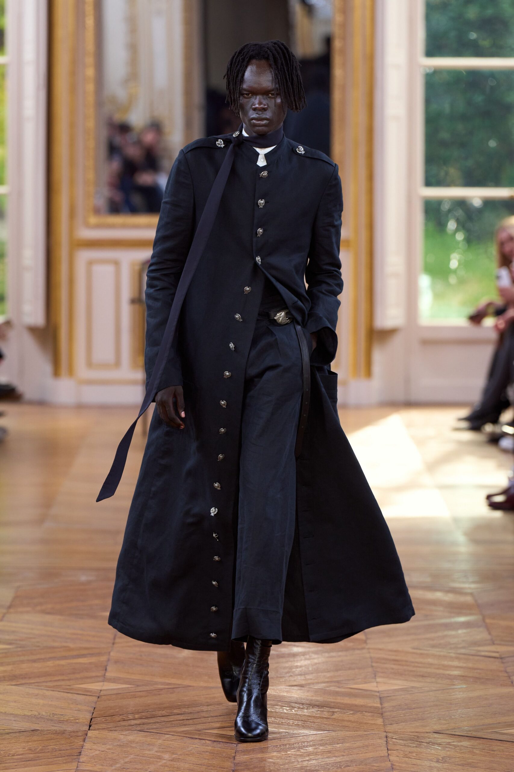 black cotton long-sleeve collared fitted buttoned pleated coat