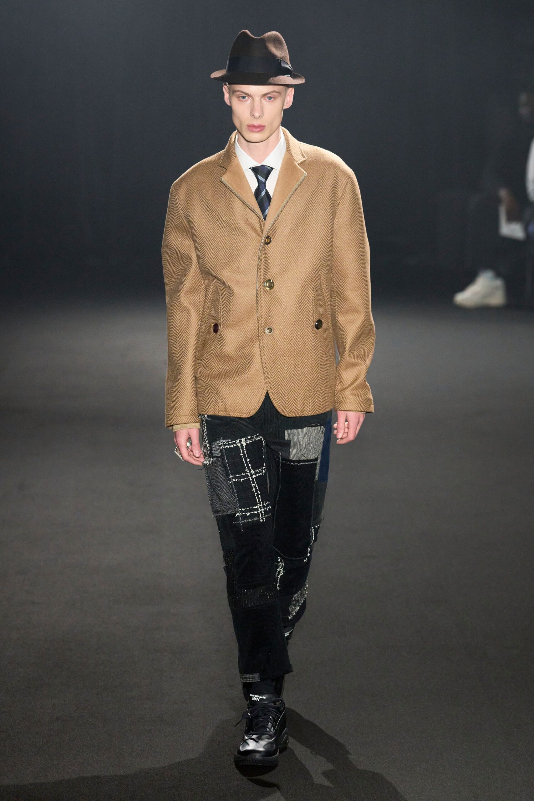brown tweed long-sleeve collared relaxed buttoned jacket