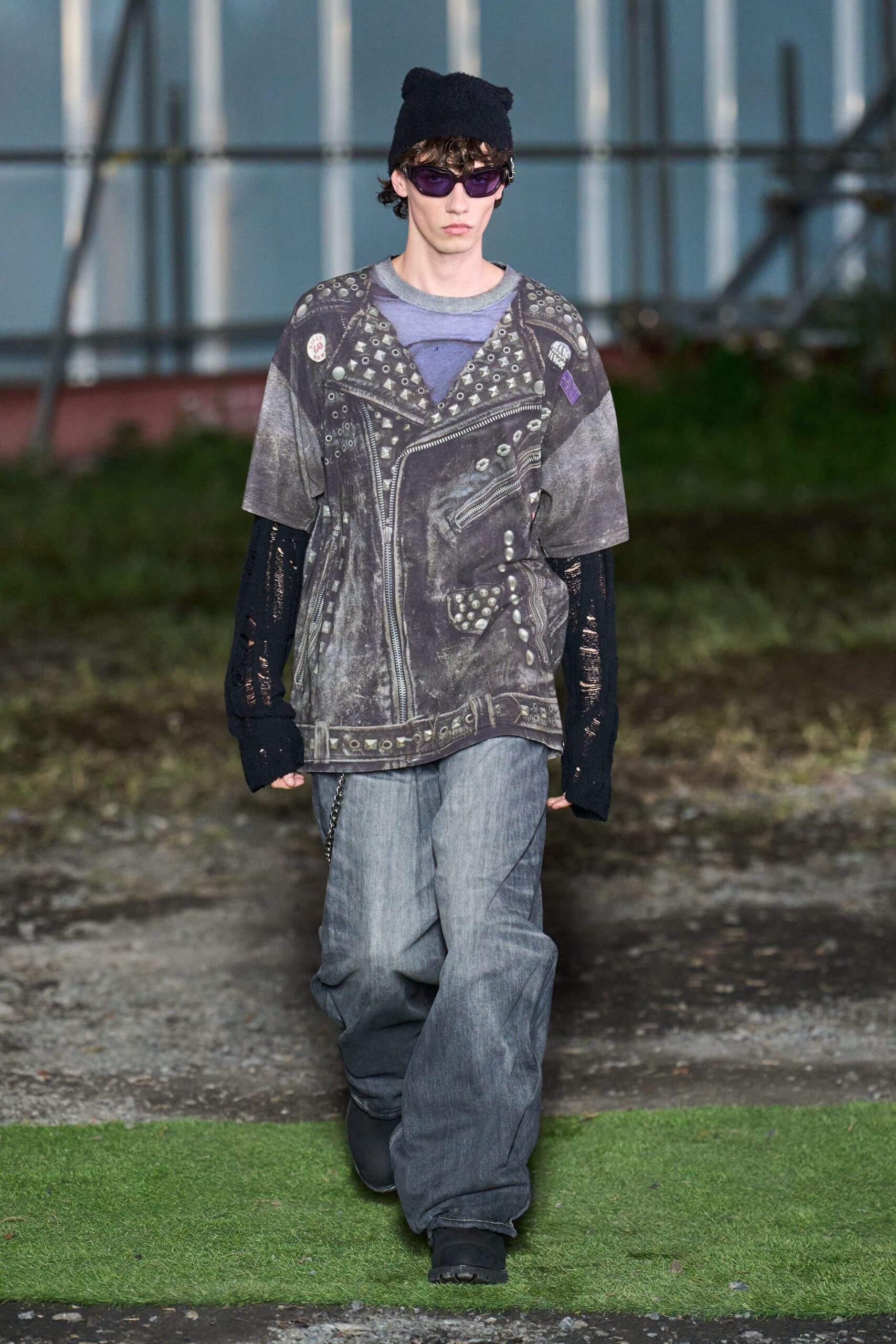 gray distressed top with relaxed pants