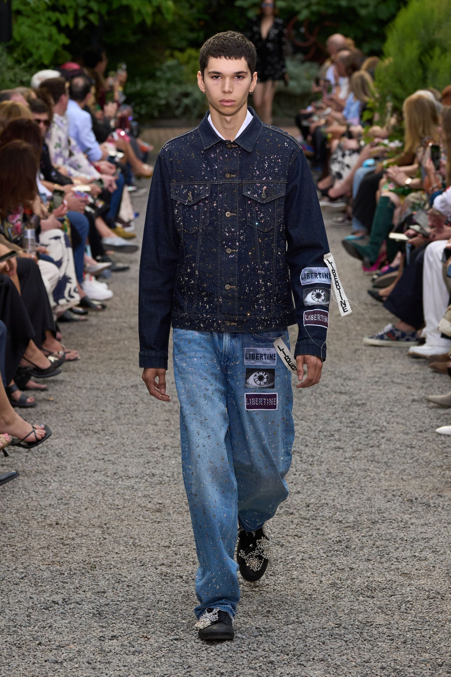blue denim long-sleeve collared relaxed buttoned zippered jacket