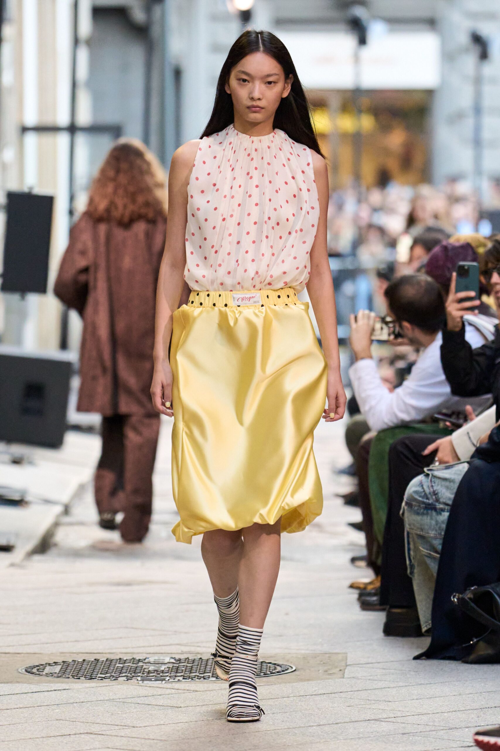 yellow silk relaxed pleated zippered skirt