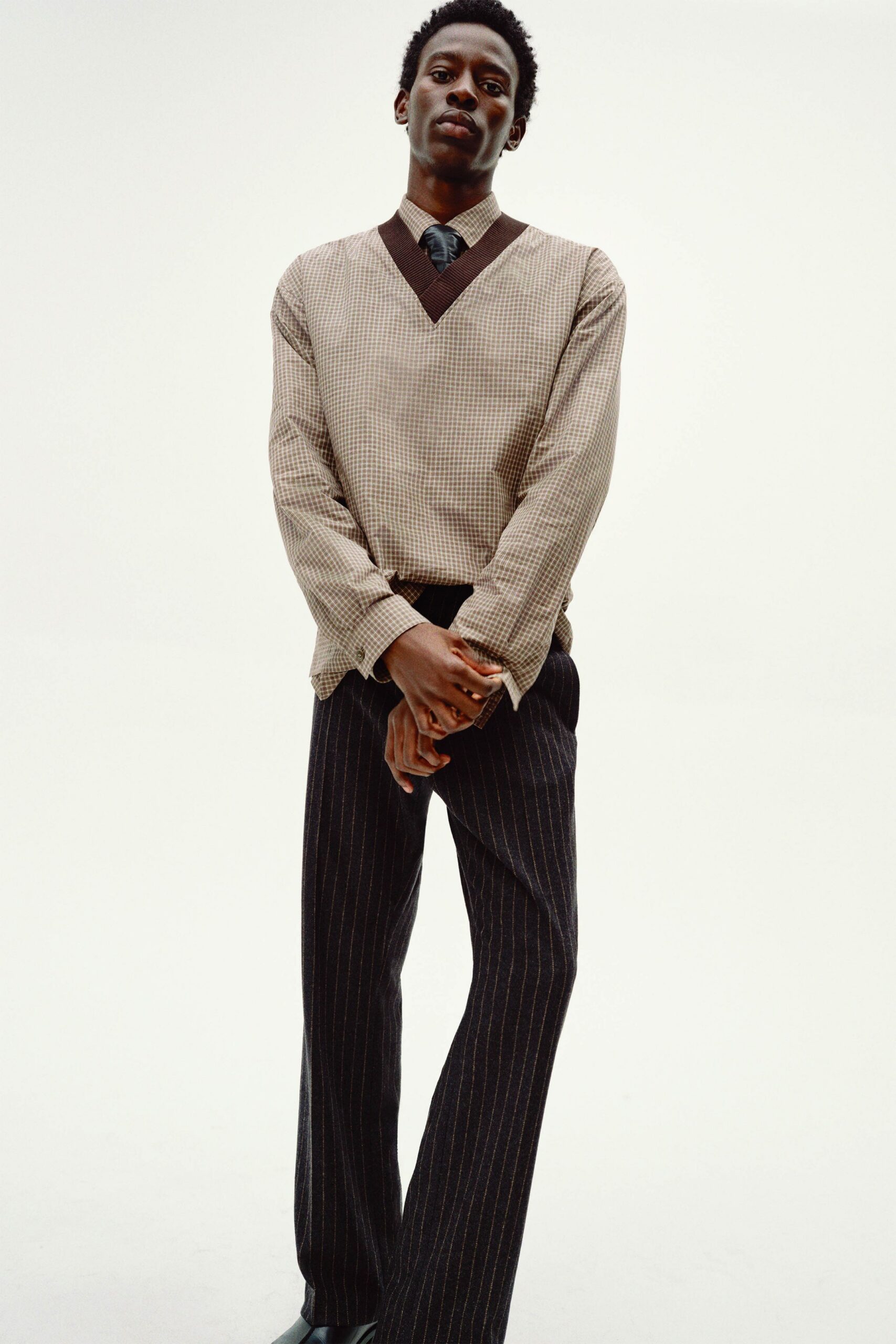 beige cotton long-sleeve v-neck relaxed checked sweater