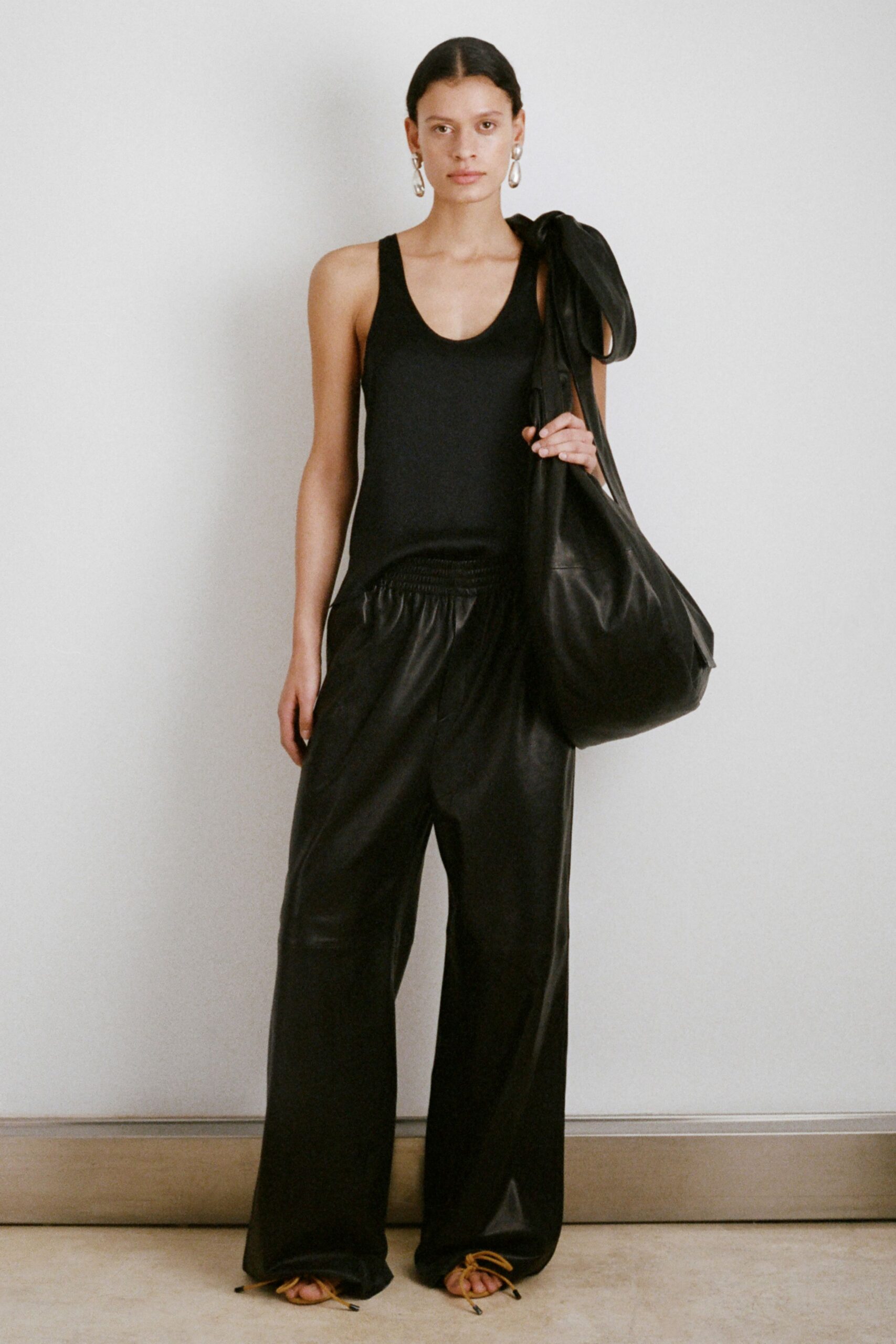 black cotton sleeveless v-neck fitted tank-top