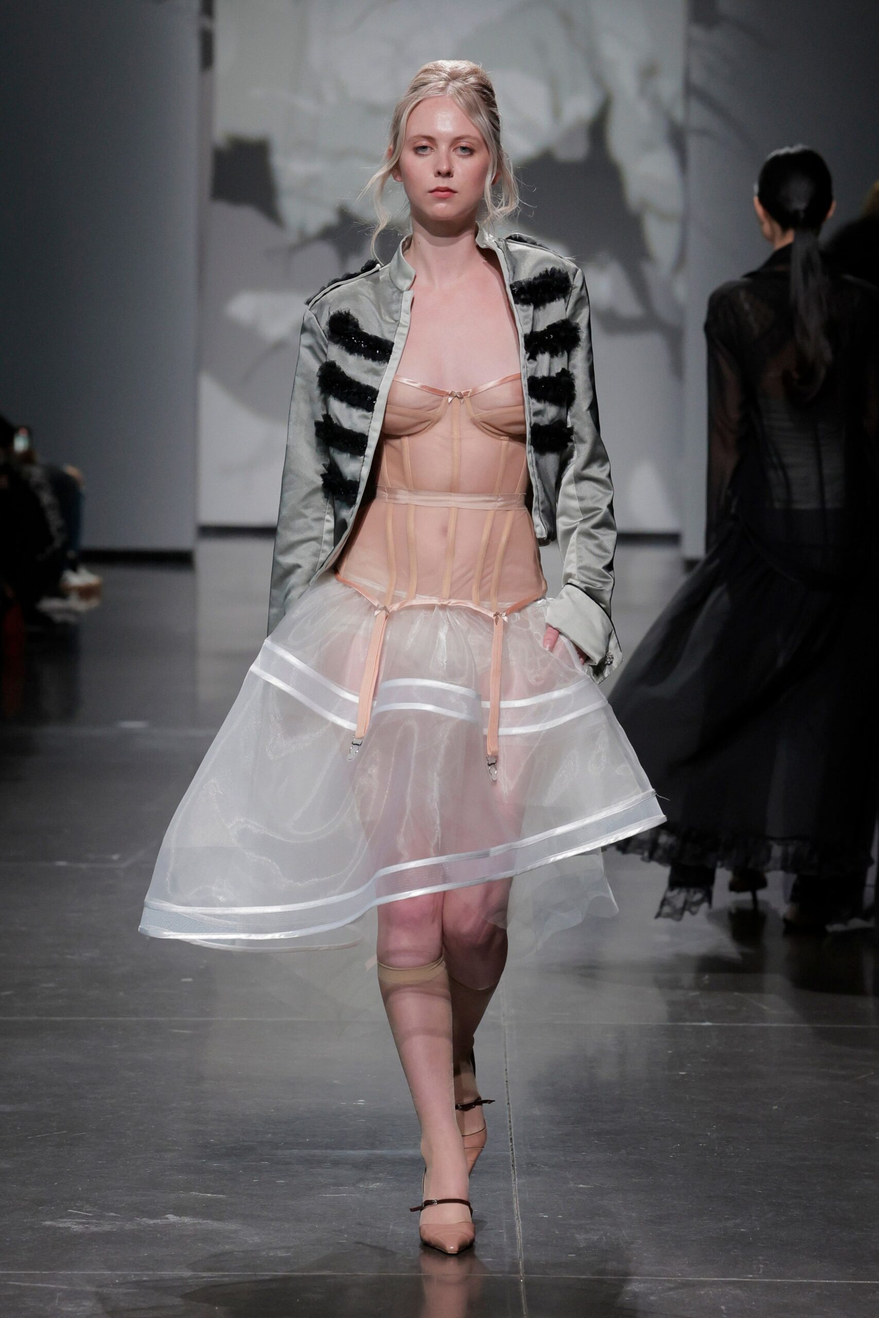 gray silk long-sleeve collared fitted striped jacket