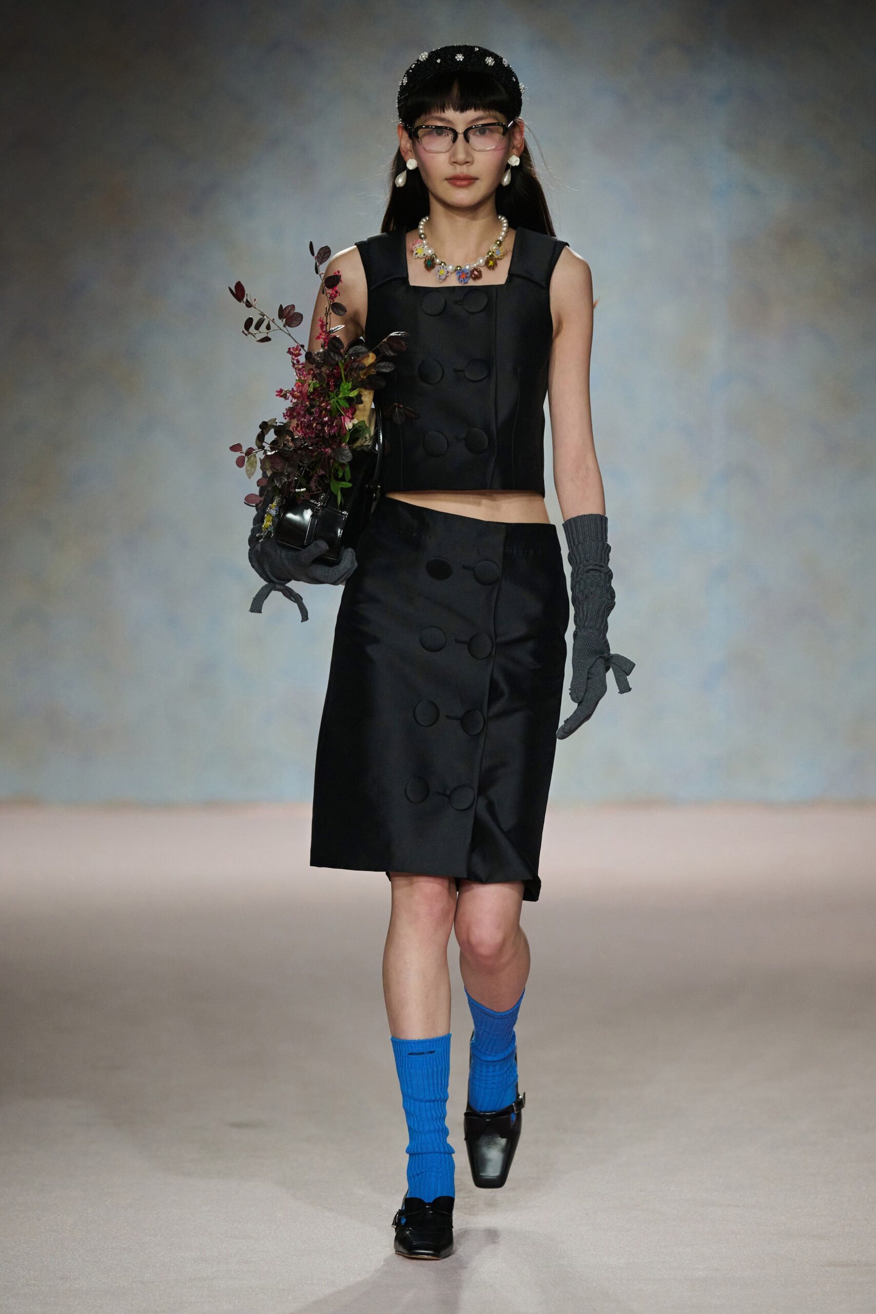 black silk sleeveless collared fitted buttoned top