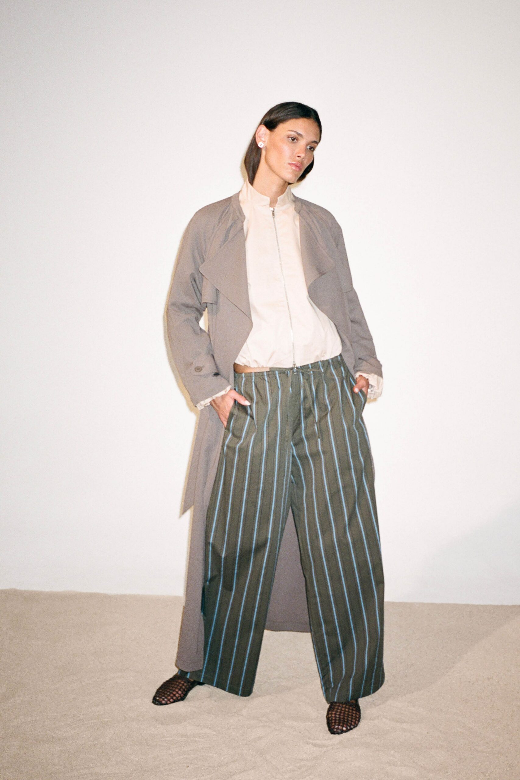 gray cotton long-sleeve collared relaxed buttoned coat