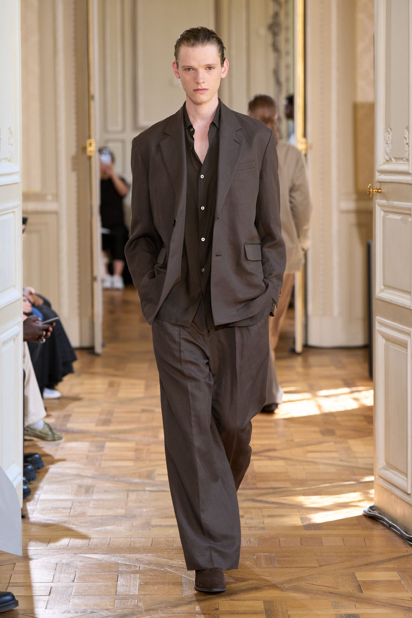 brown cotton long-sleeve collared relaxed buttoned suit