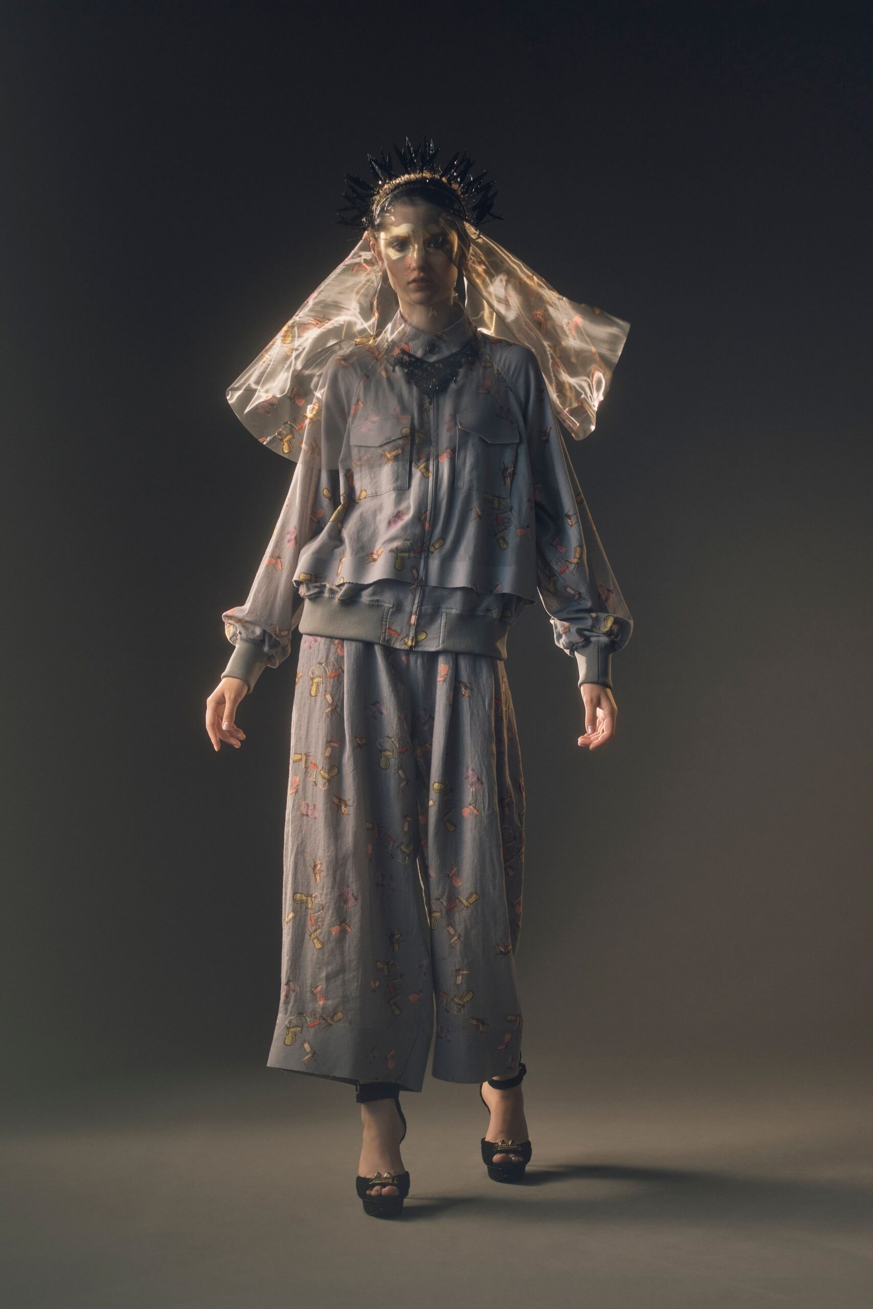 gray silk long-sleeve collared relaxed printed jacket