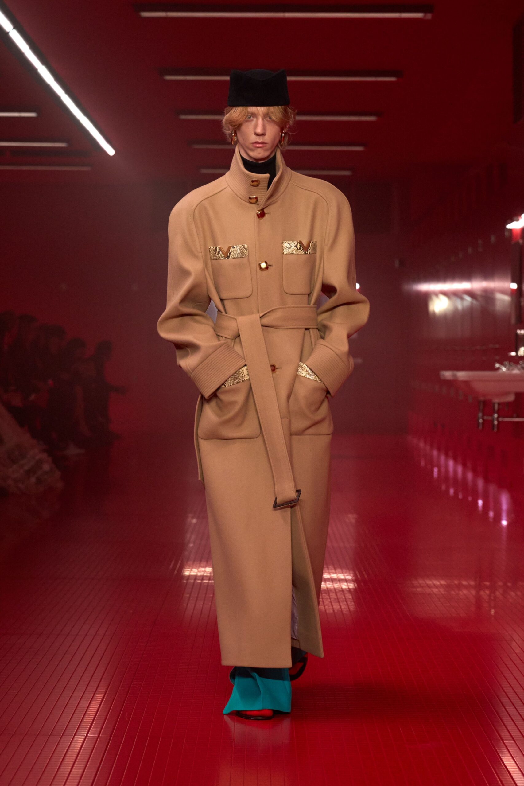 beige wool long-sleeve collared fitted buttoned pockets coat