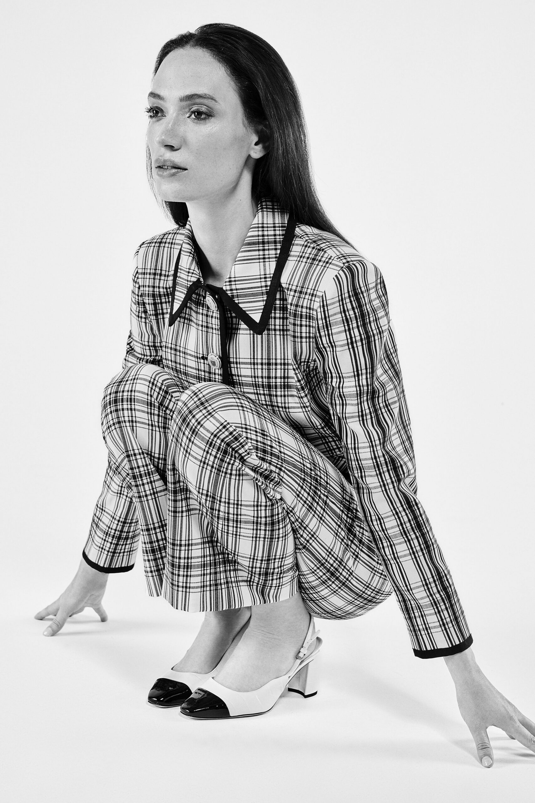 black cotton long-sleeve collared fitted checked blazer