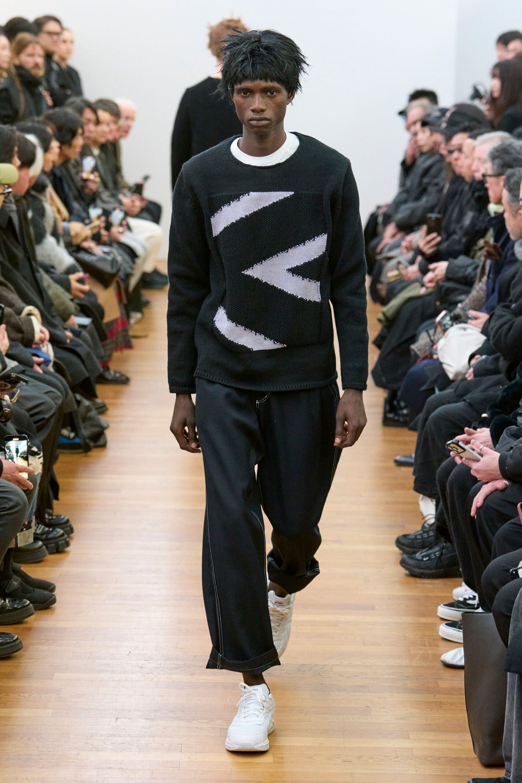 black cotton long-sleeve collared relaxed printed sweater