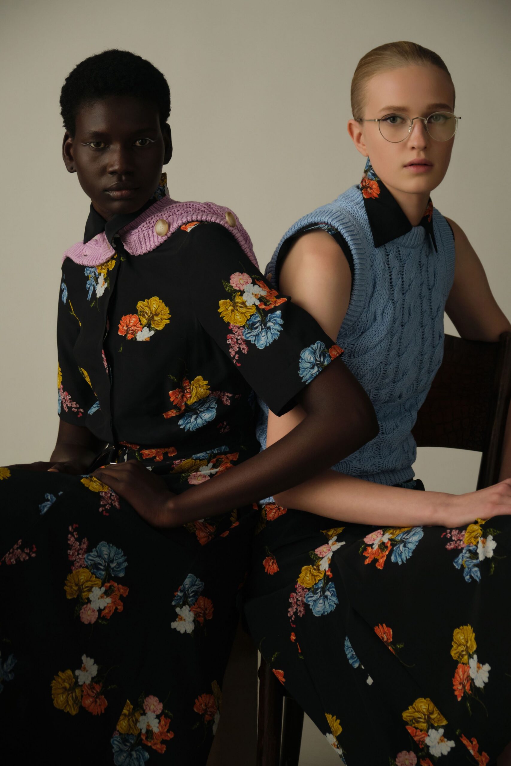 black cotton short-sleeve collared fitted floral buttoned dress