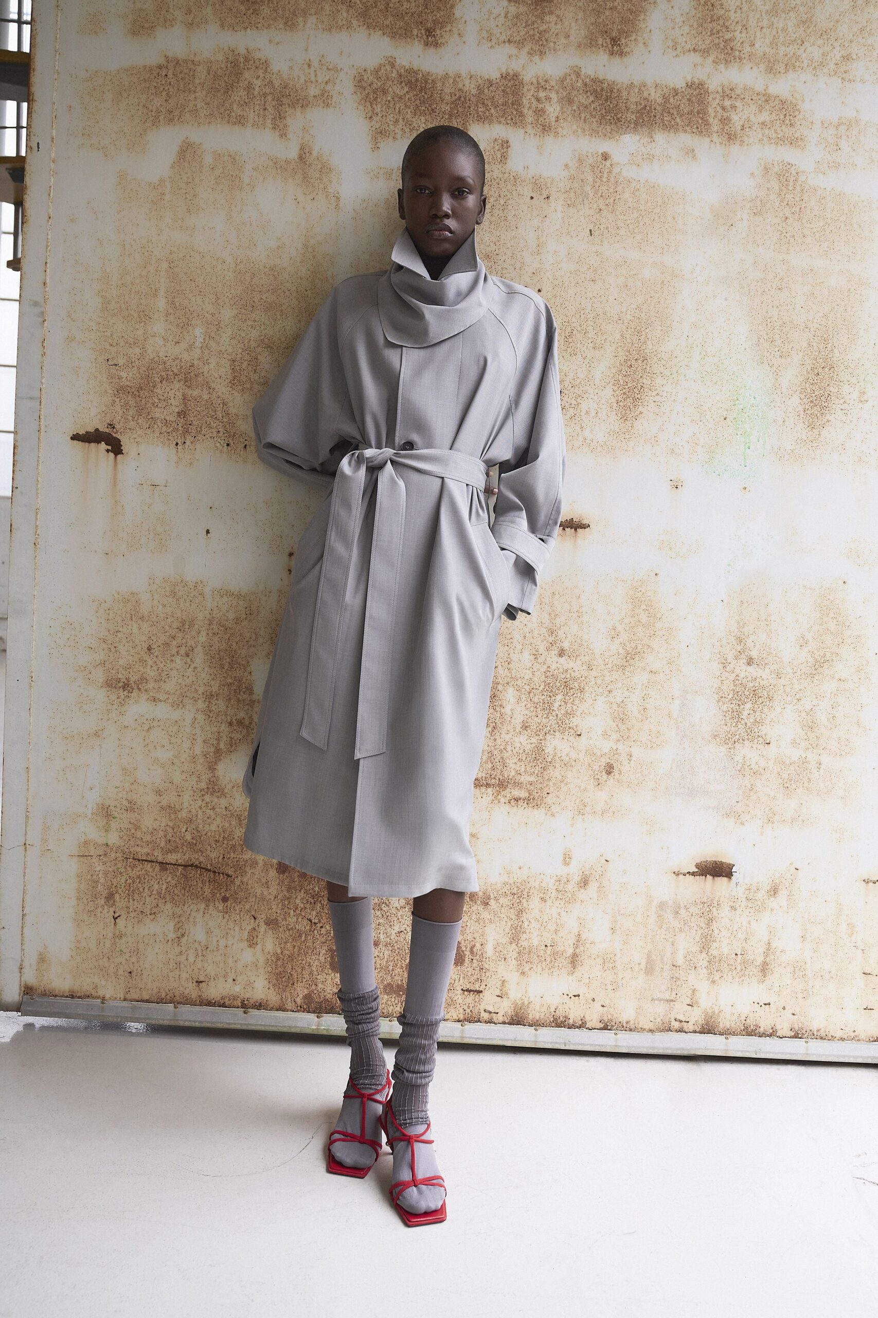 gray cotton long-sleeve collared relaxed belted buttoned coat