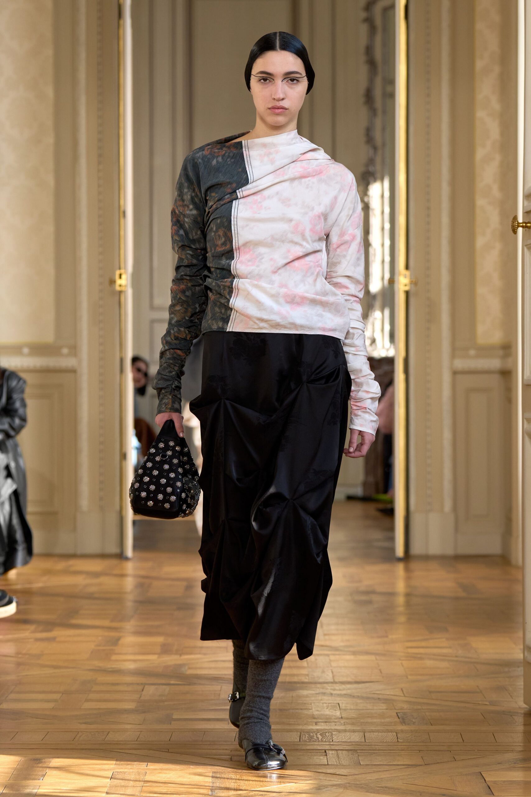 black cotton long-sleeve asymmetric fitted printed top
