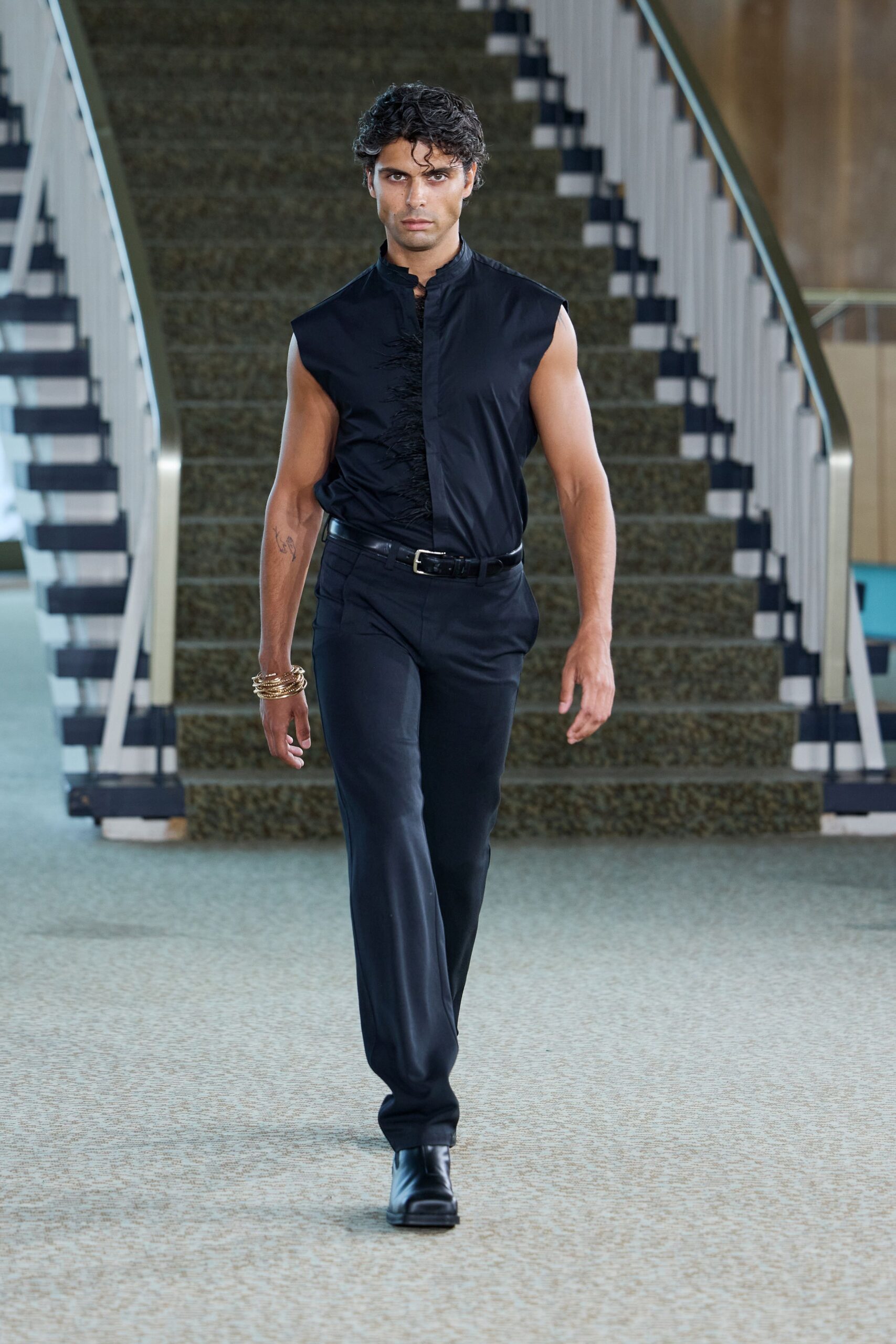 black silk sleeveless collared fitted shirt