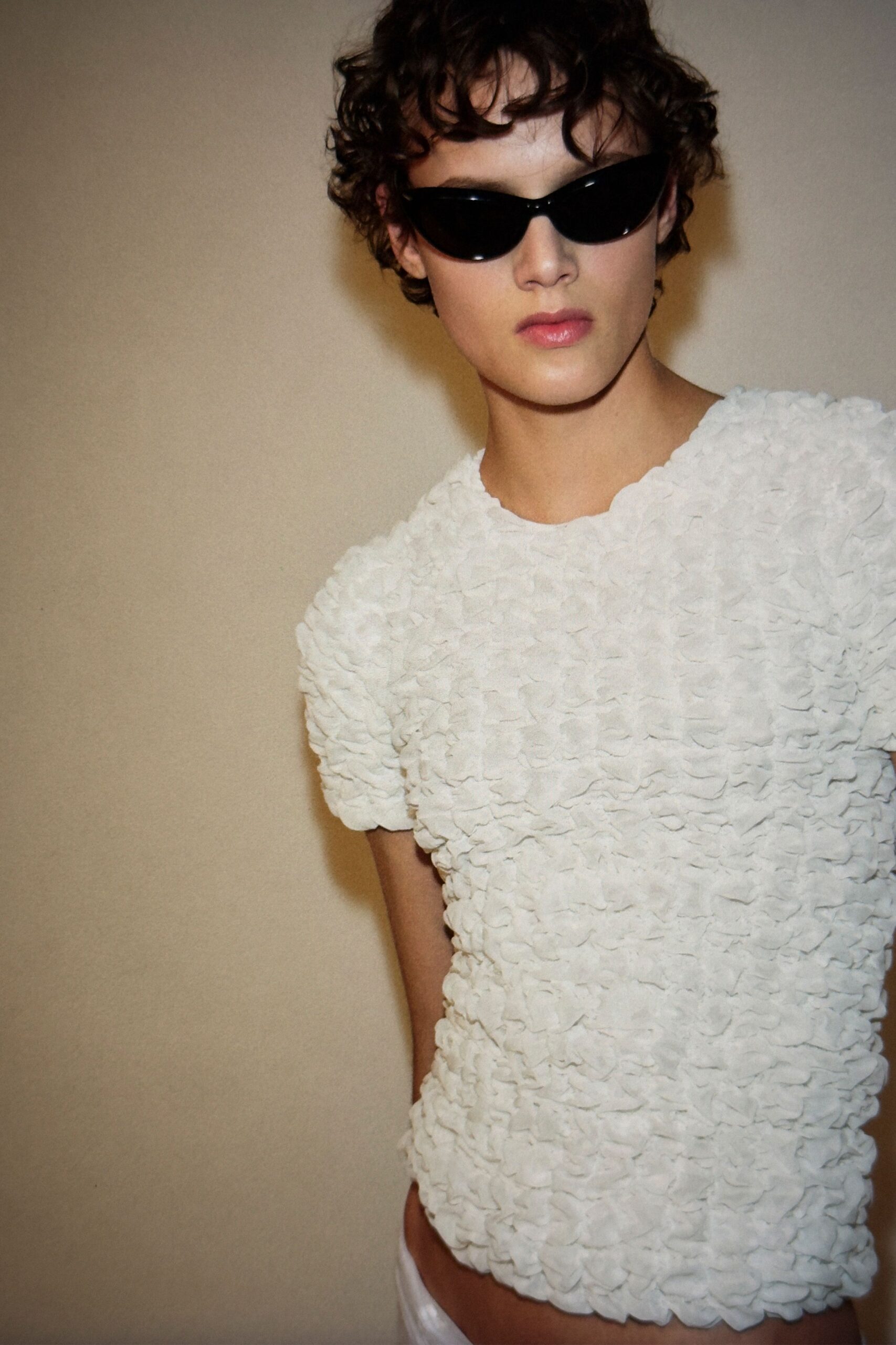 white cotton short-sleeve scoop-neck fitted ruffled top