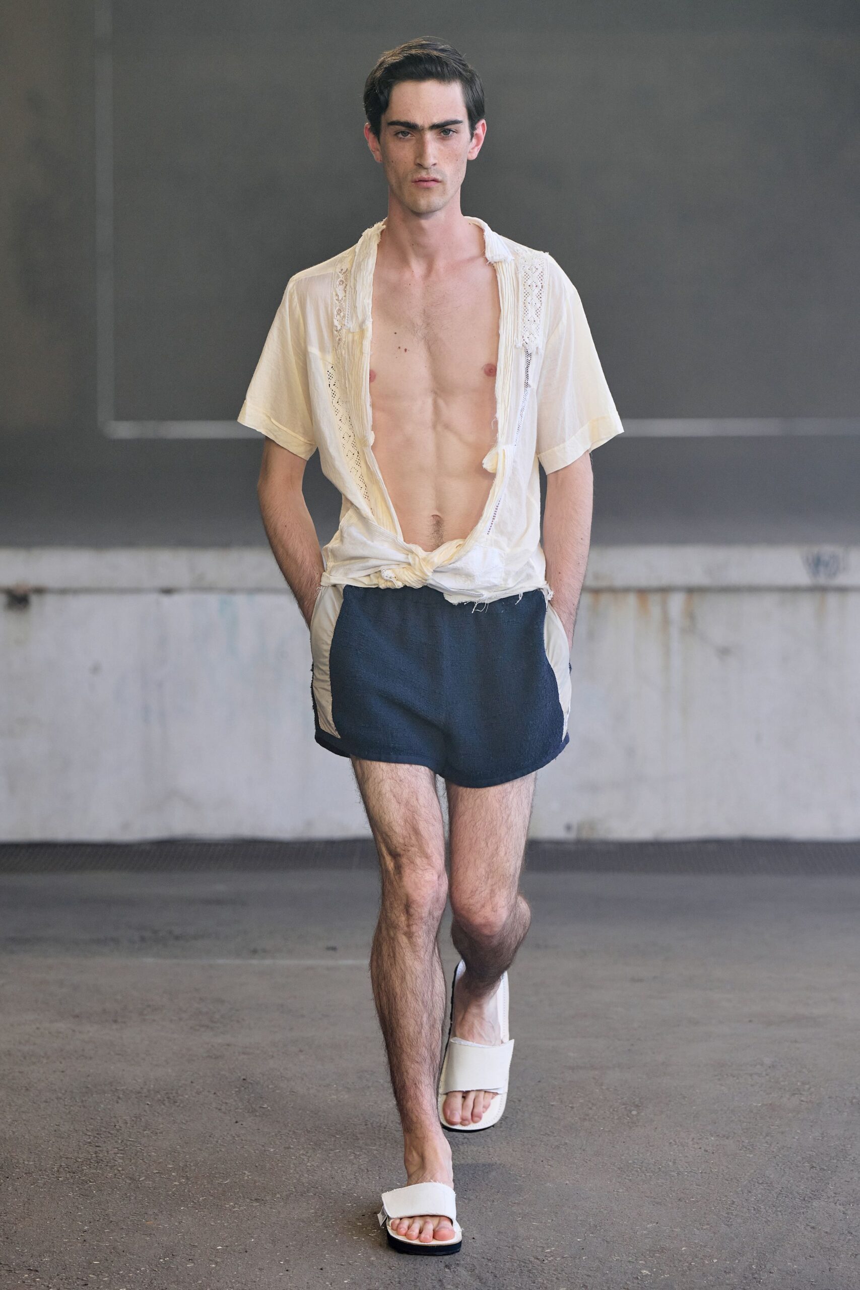 blue cotton fitted straight-leg short shorts