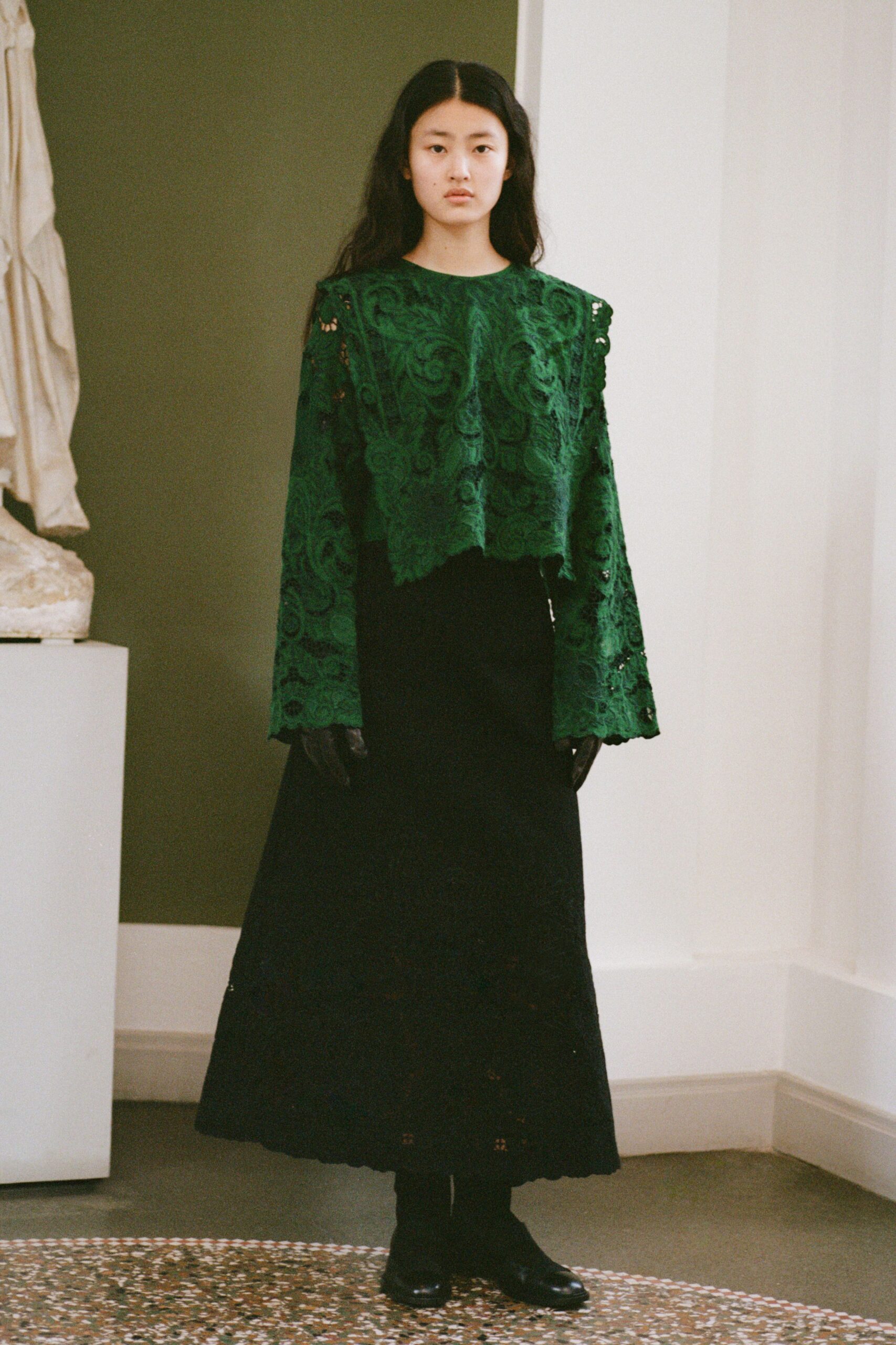 green lace sleeveless relaxed layered embroidered cape