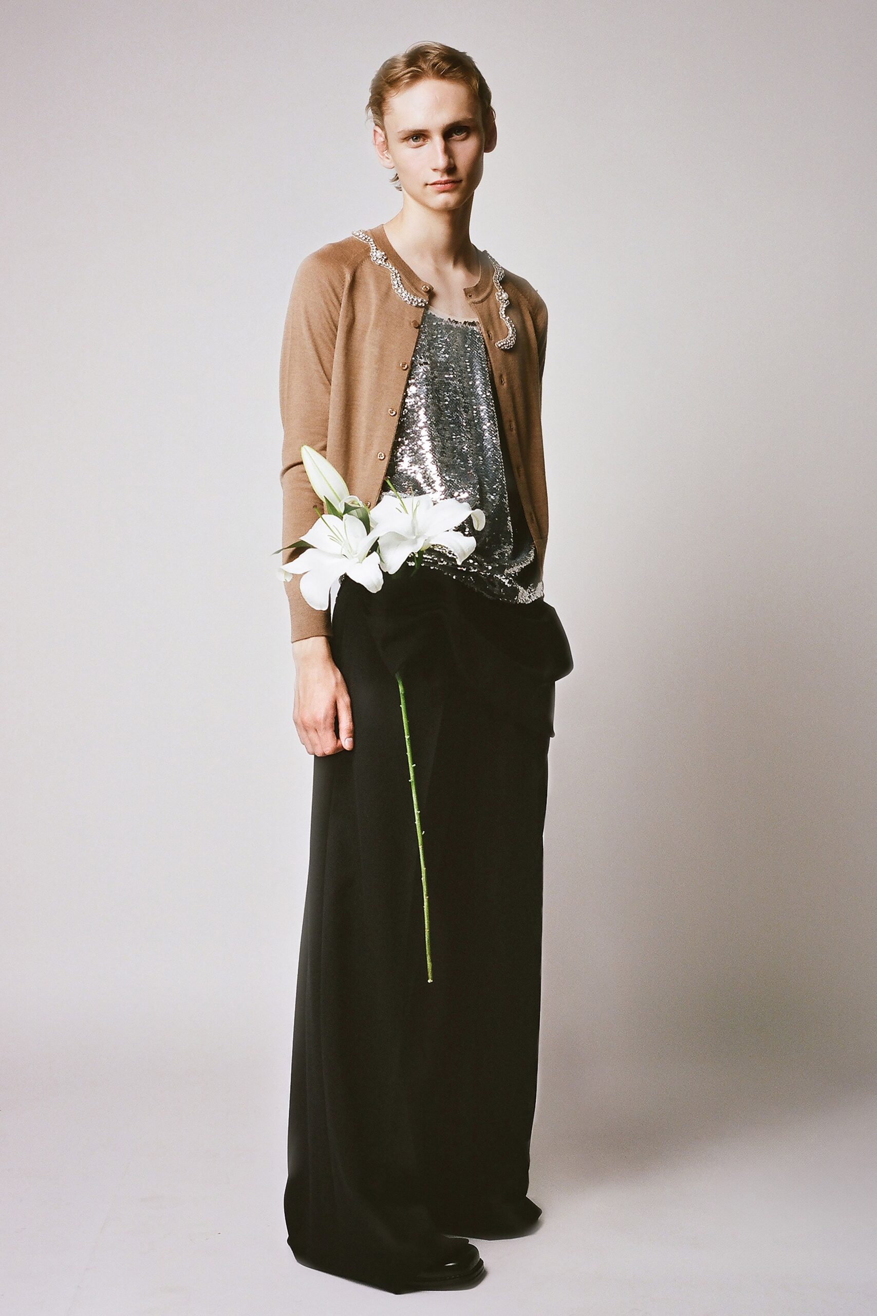 beige wool long-sleeve collared fitted buttoned cardigan