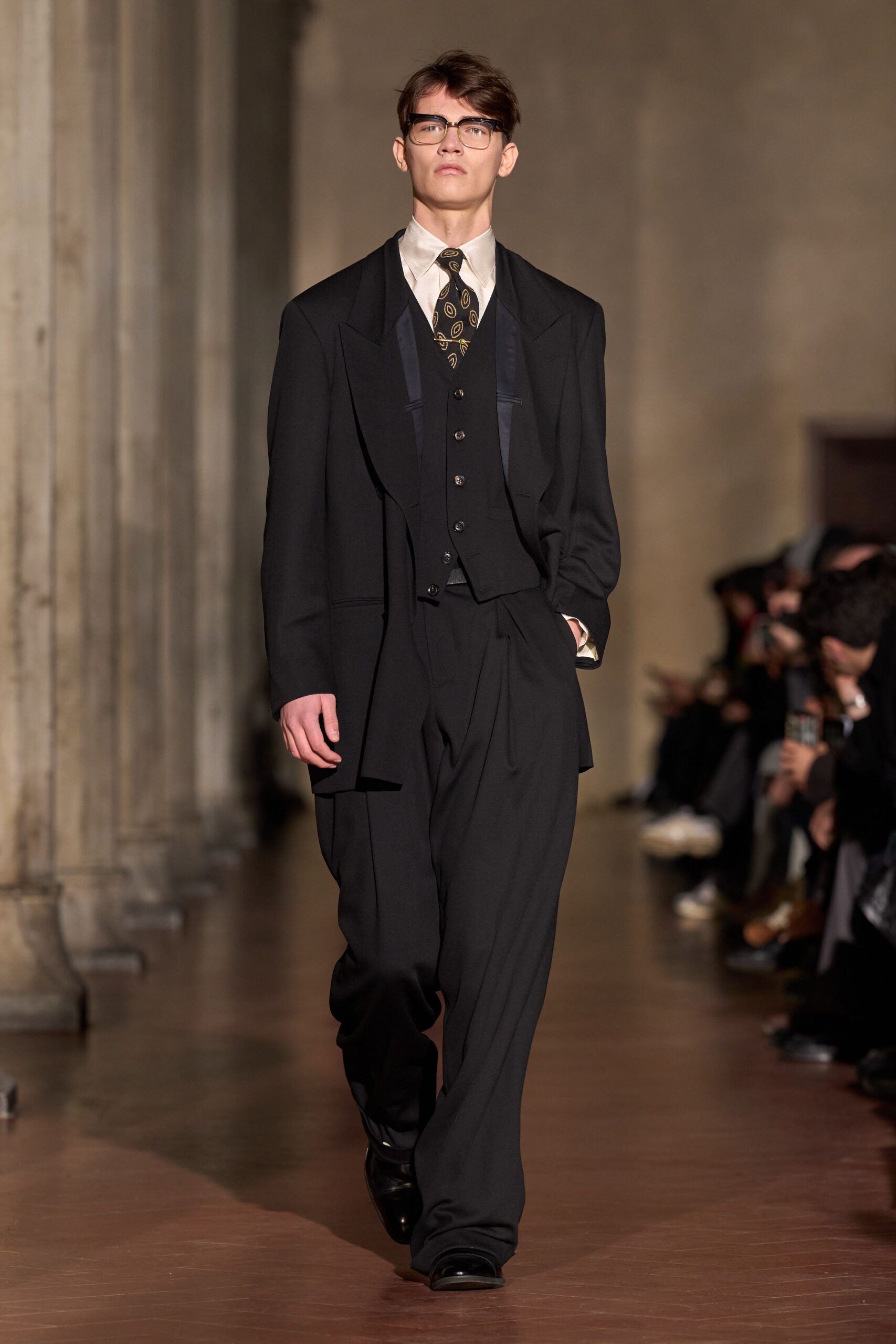 black wool sleeveless collared fitted buttoned vest