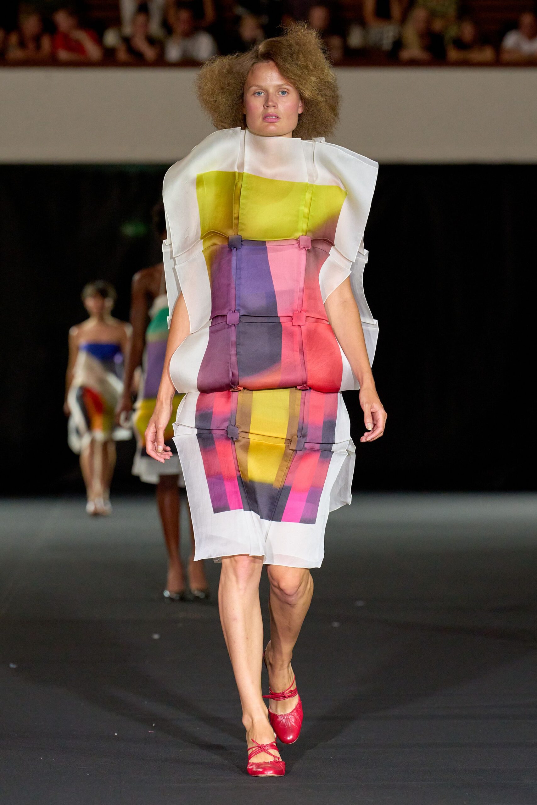 color-blocked midi dress with red shoes