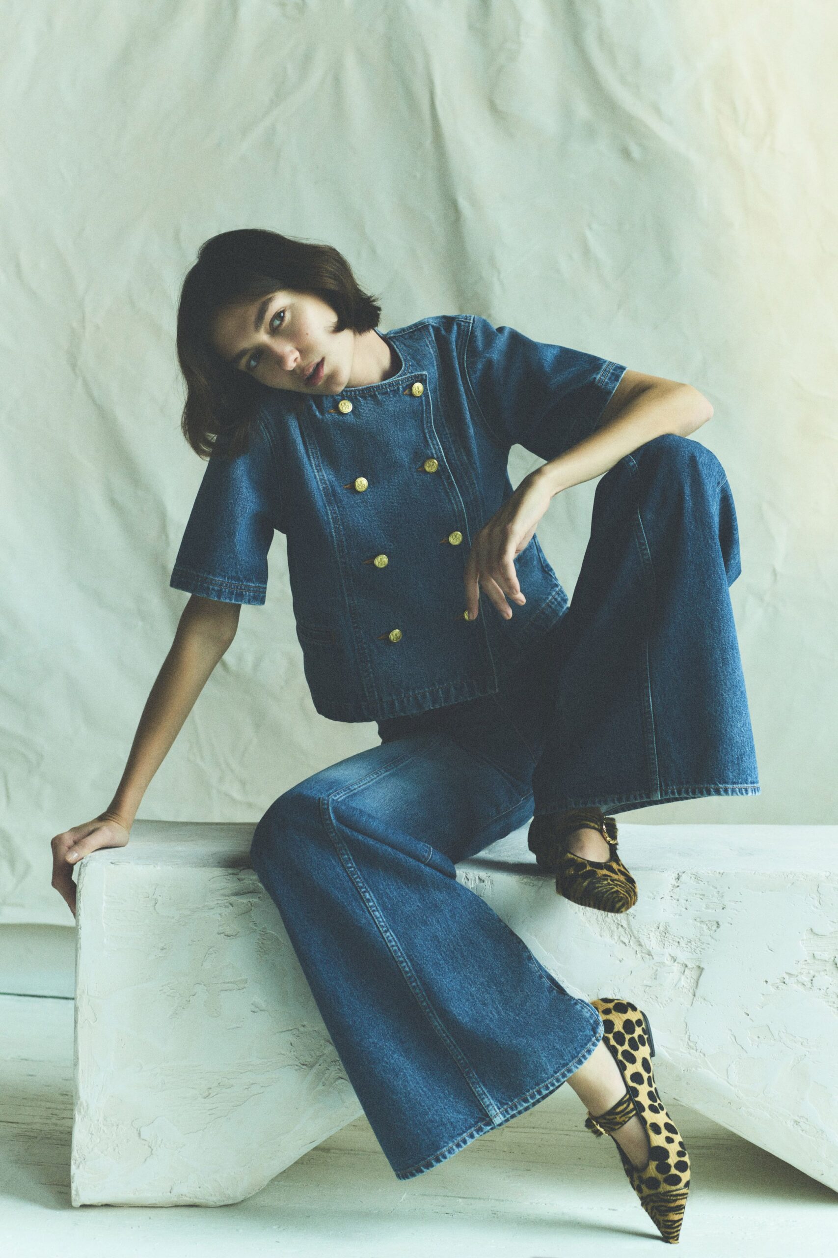 blue denim short-sleeve collared relaxed buttoned jacket