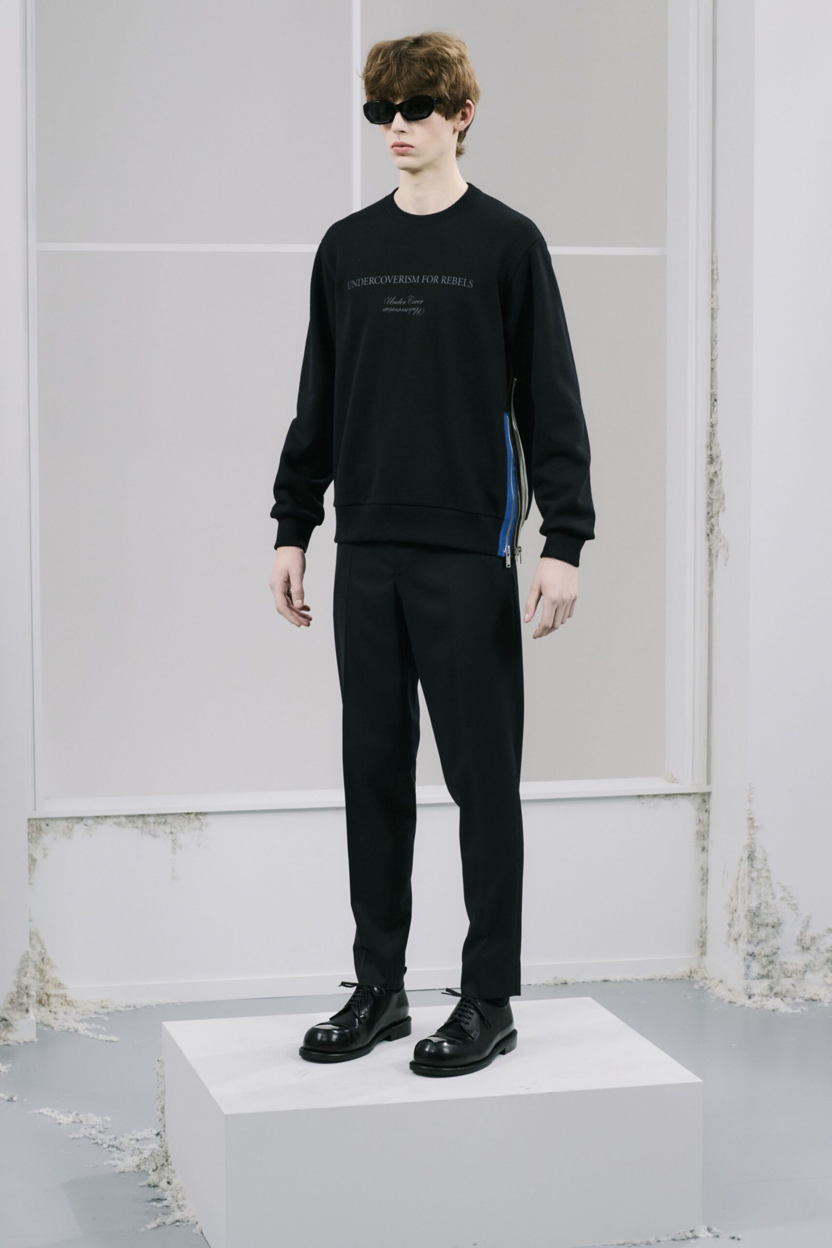 black cotton long-sleeve collared relaxed zippered sweater
