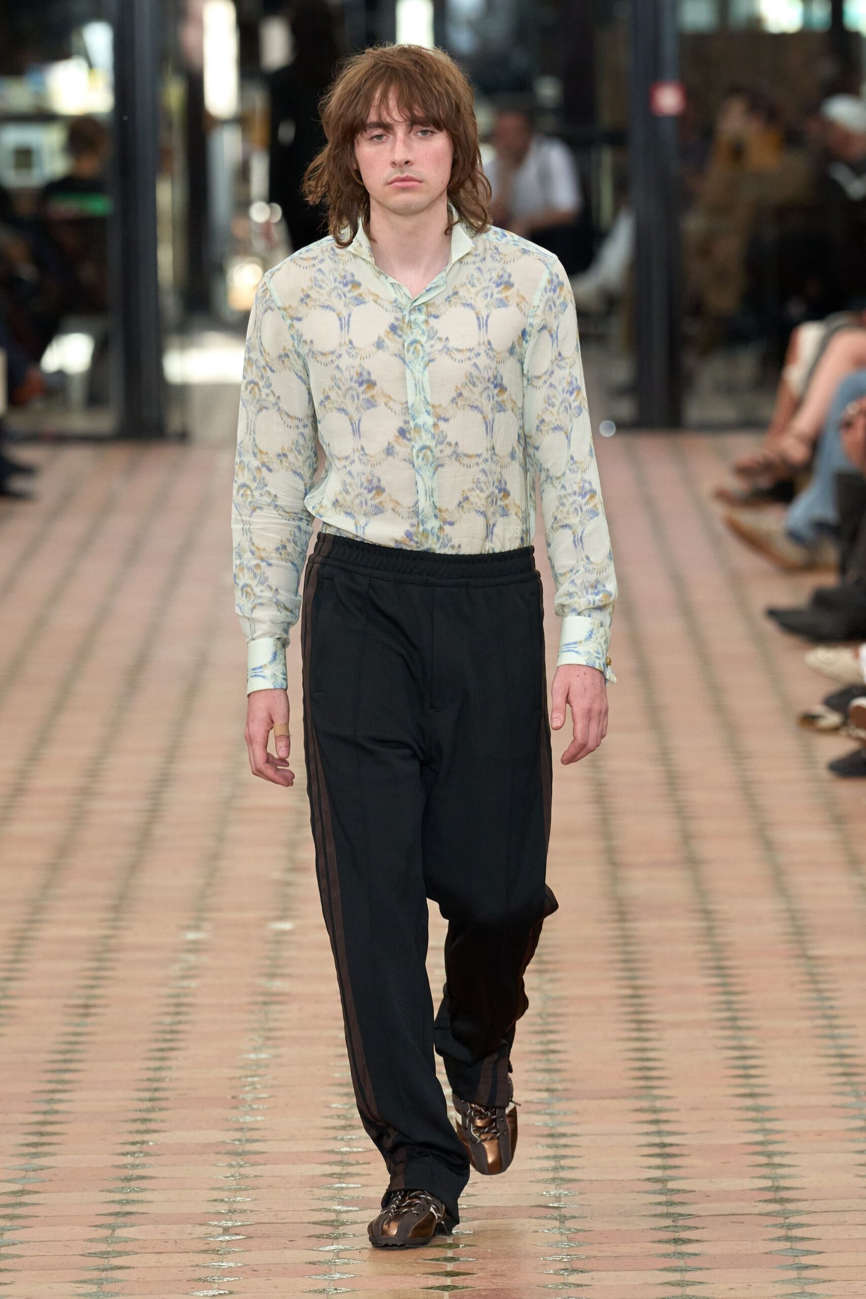 printed shirt black pants