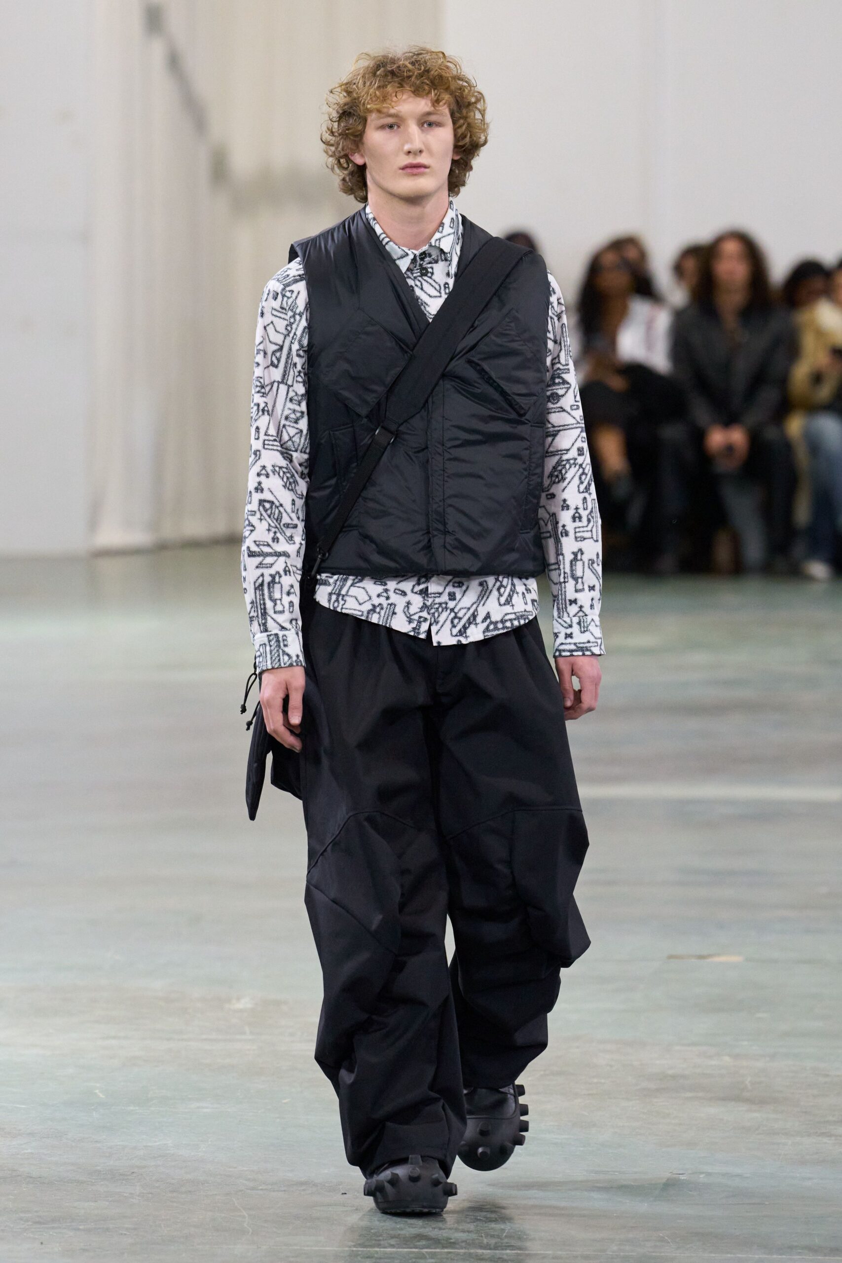 black cargo pants with printed shirt