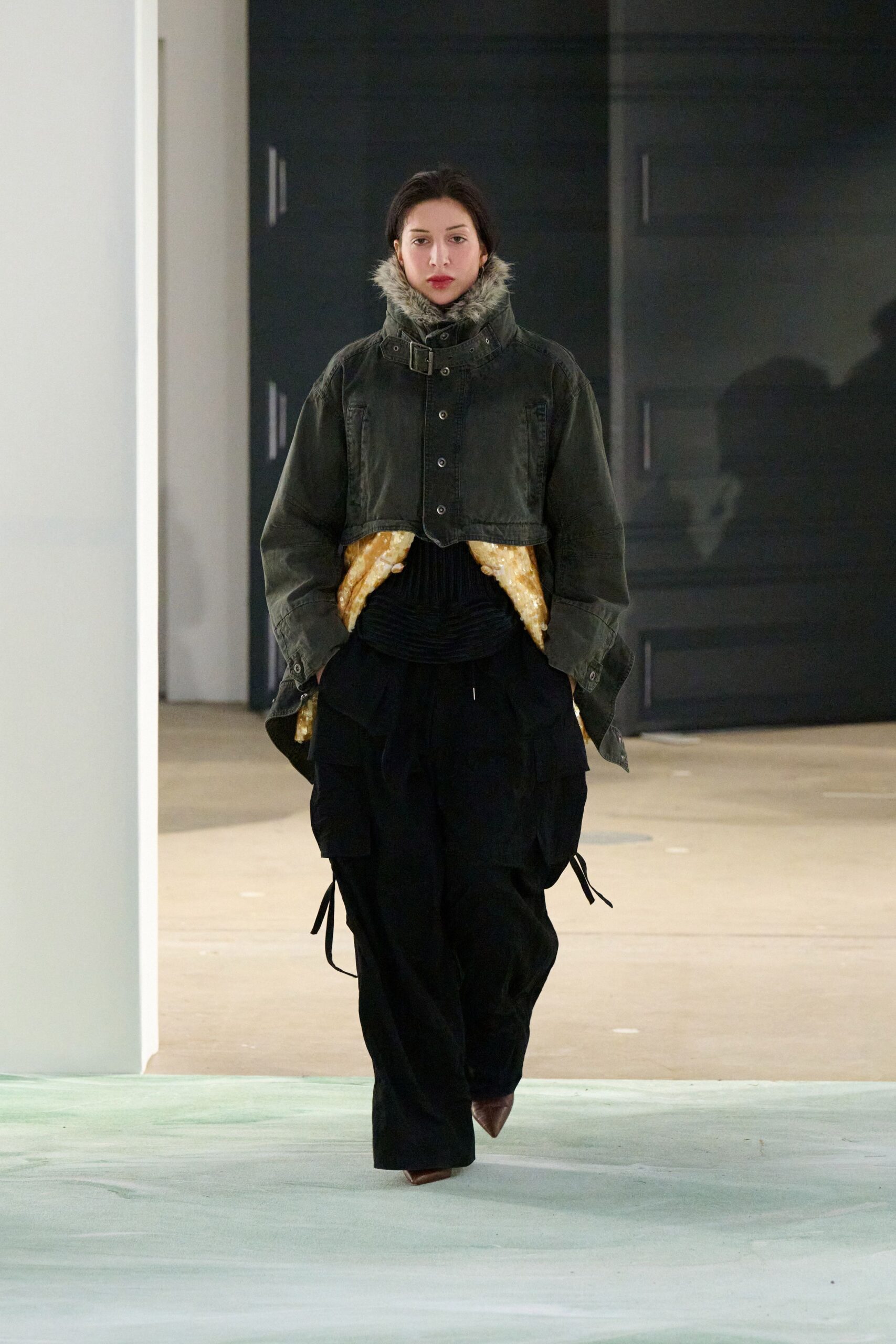 green cotton long-sleeve collared relaxed buttoned jacket
