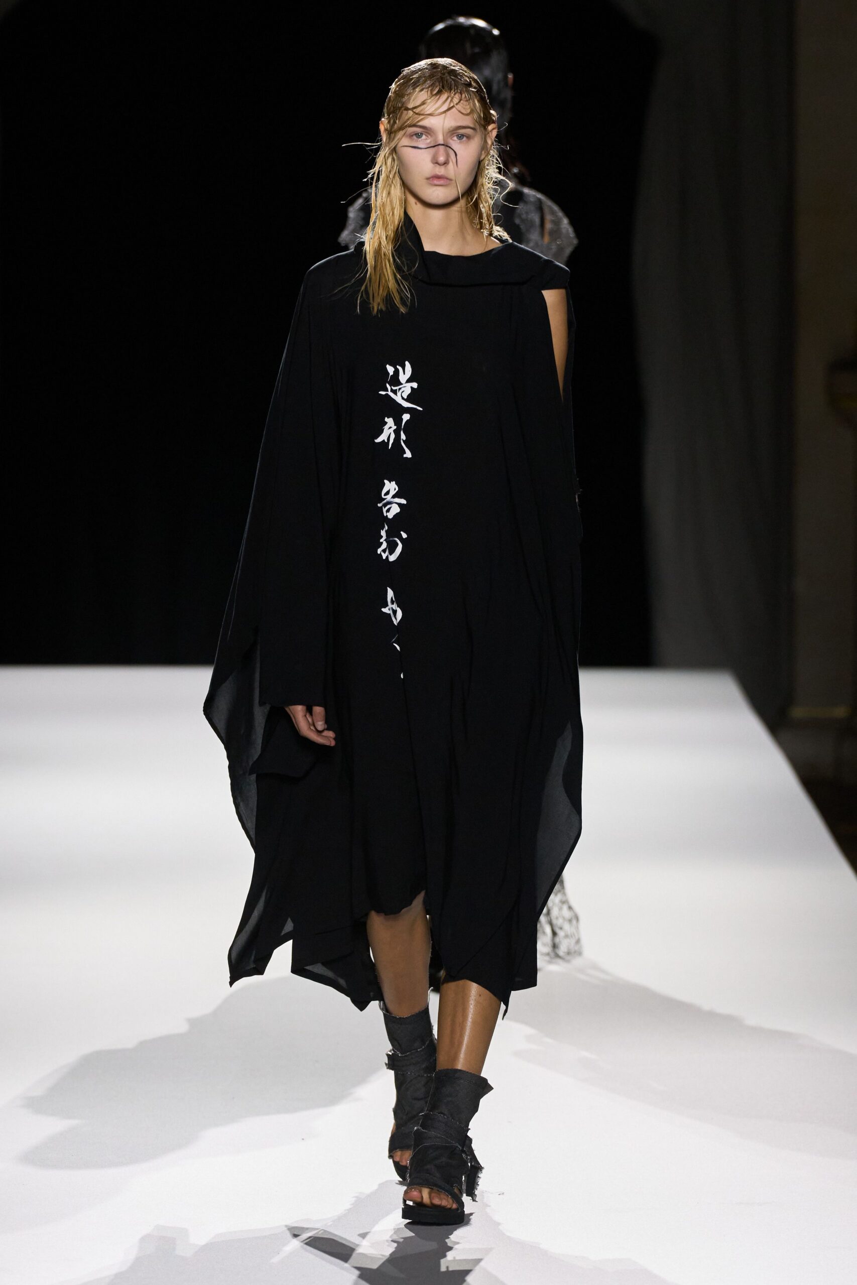 black cotton sleeveless asymmetric relaxed printed midi dress
